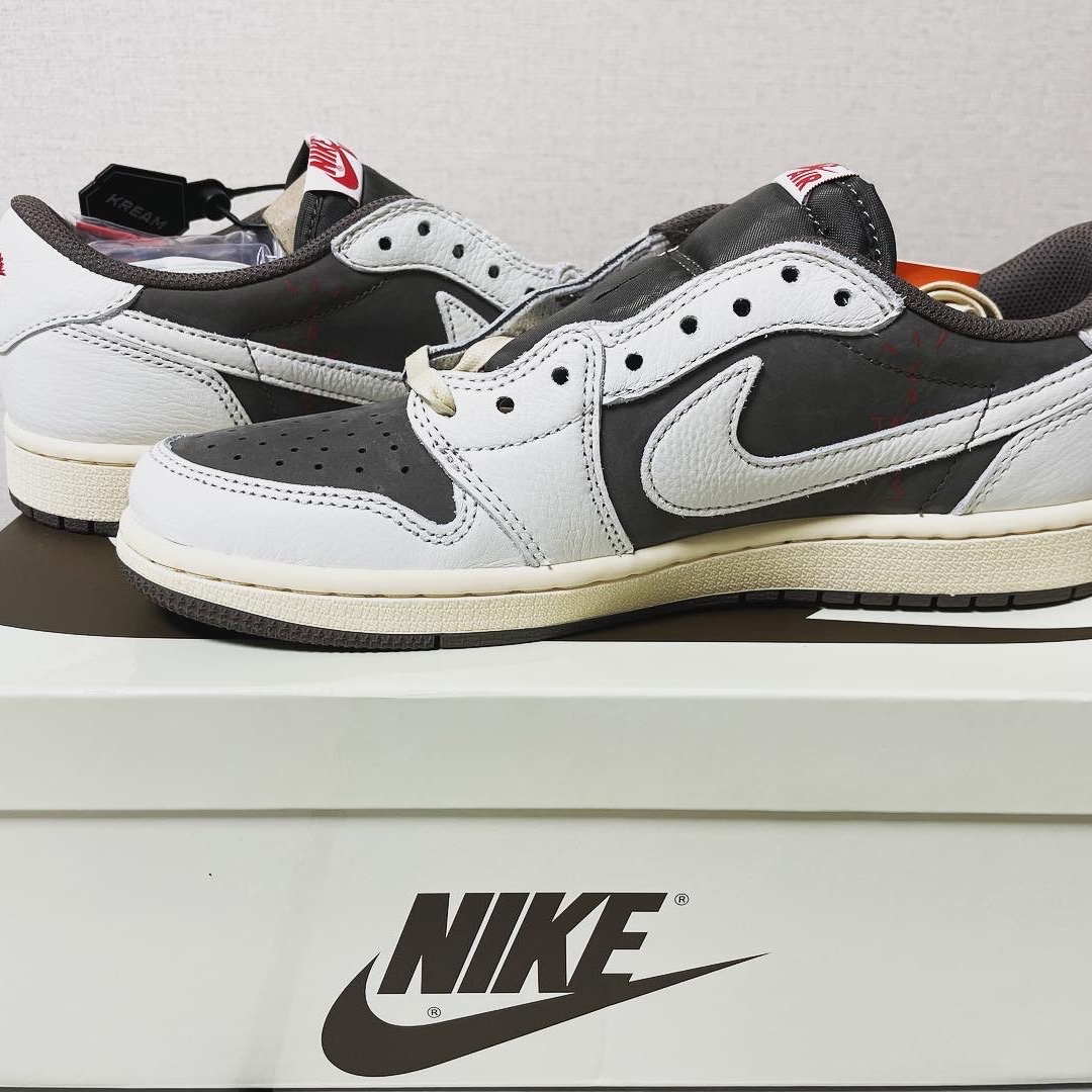 Jordan 1 x Travis Scott Retro Low OG SP Sail and Ridgerock 착용 스타일