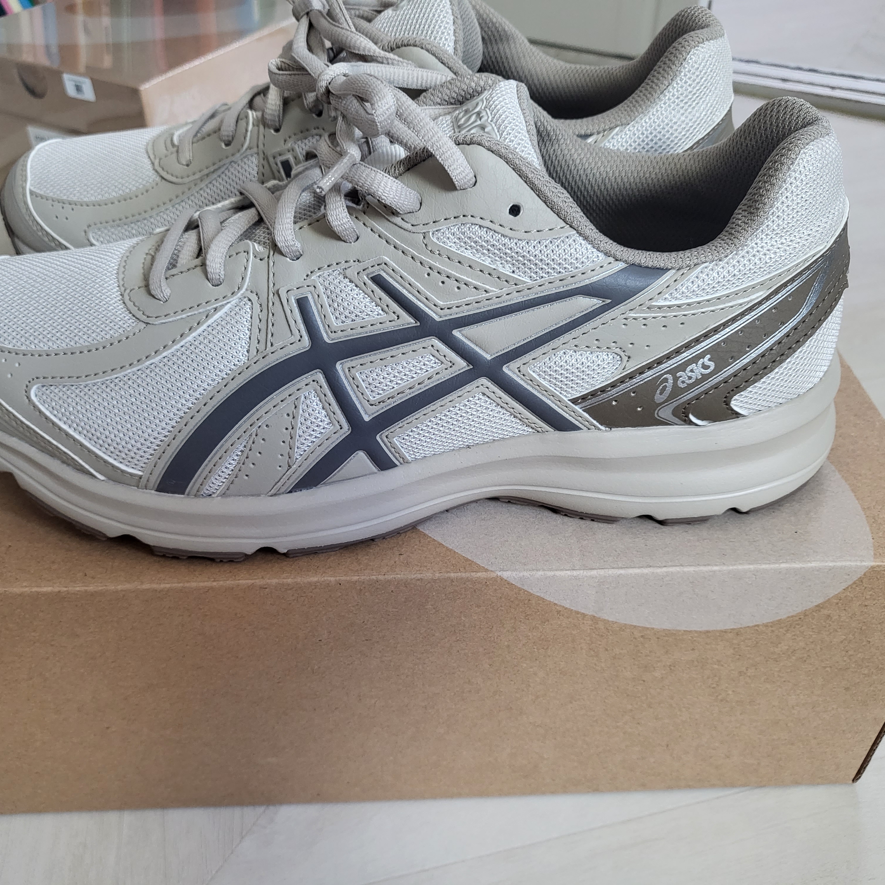 Asics Jog 100 S SMU Light Grey - 2E Wide 착용 스타일 - 1