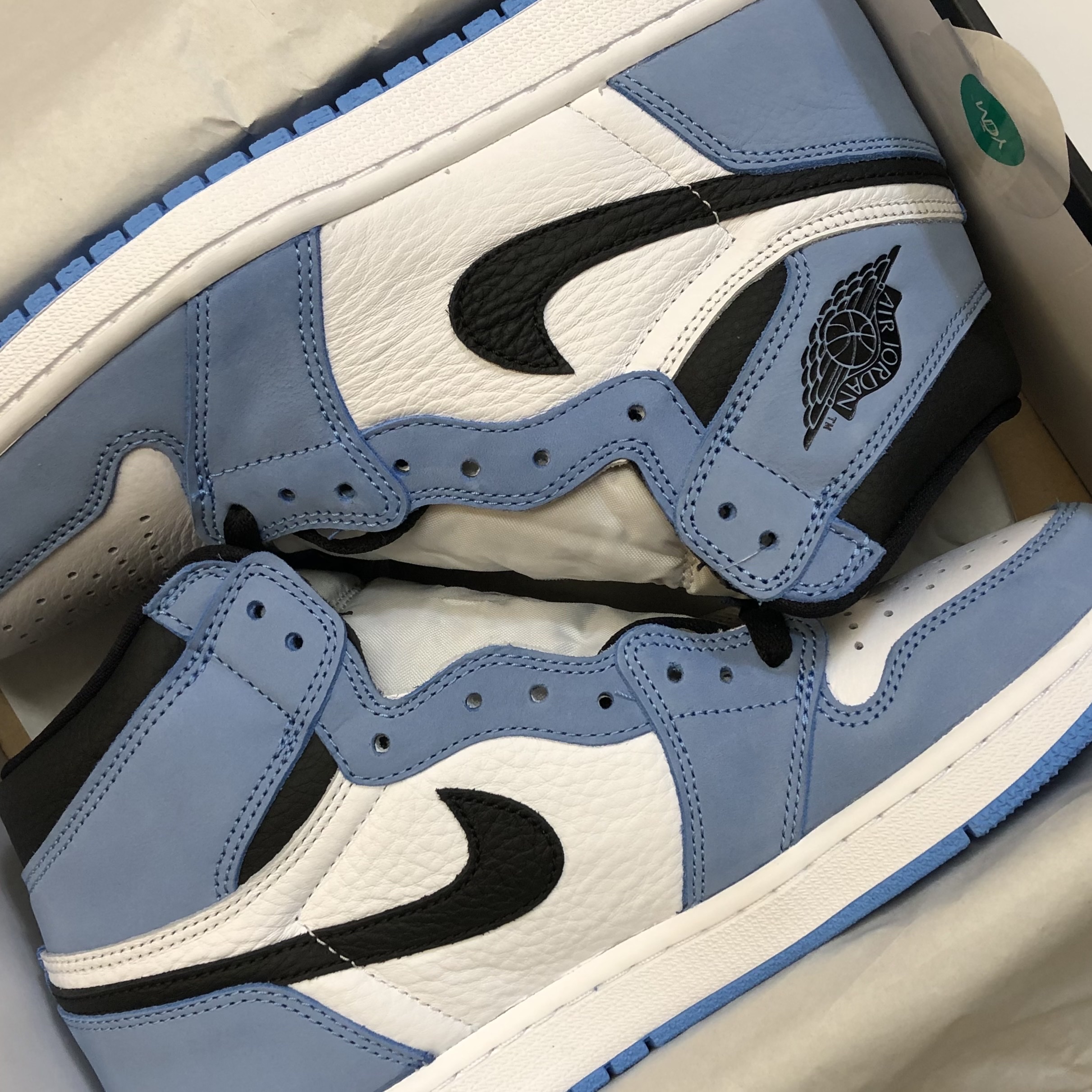 Jordan 1 Retro High OG University Blue 착용 스타일 - 1