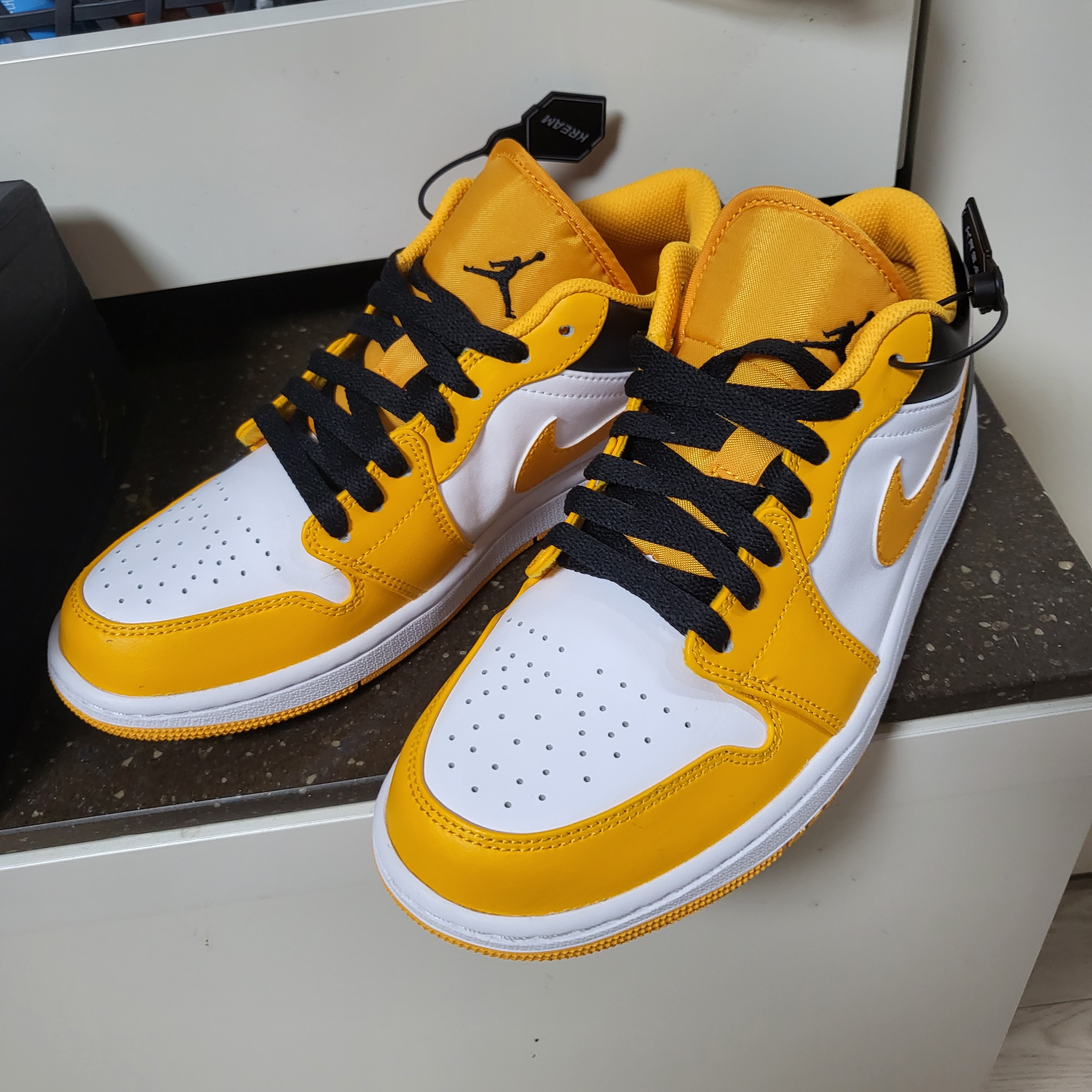 Jordan 1 Low Taxi 착용 스타일