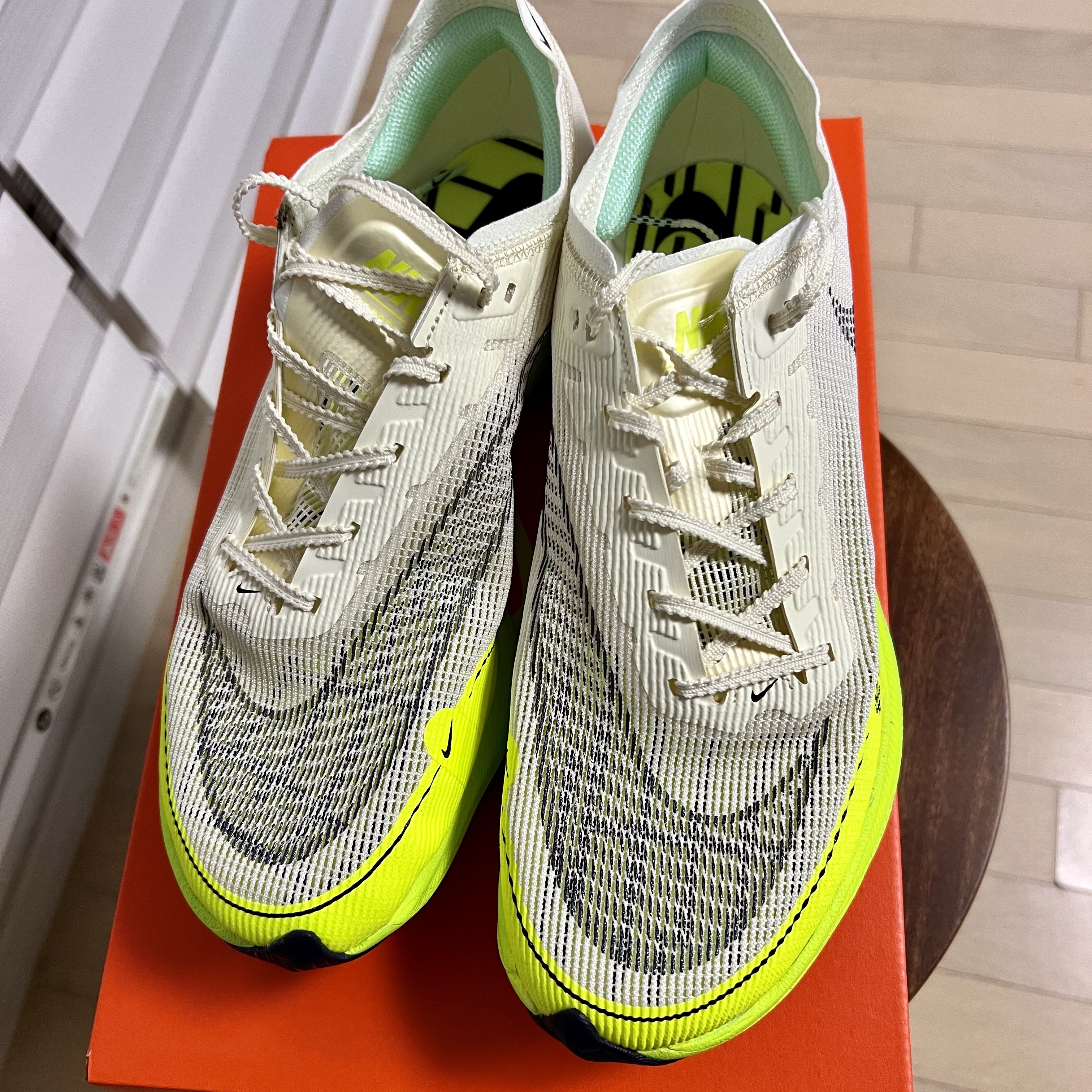 Nike ZoomX Vaporfly Next% 2 Coconut Milk Ghost Green 착용 스타일 - 1