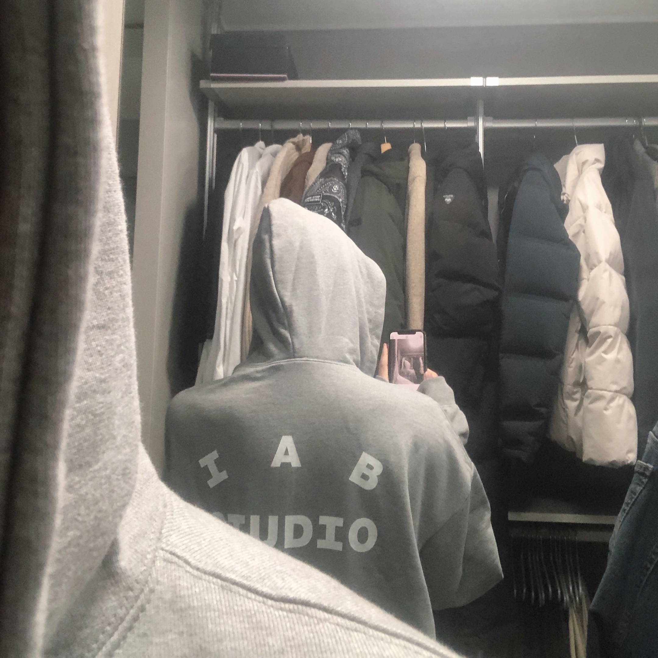 IAB Studio Zip-Up Hoodie Gray - 22FW 착용 스타일