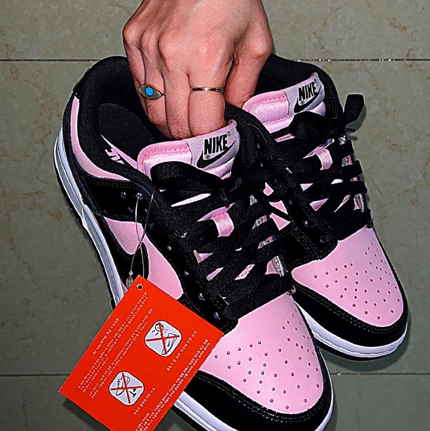 (W) Nike Dunk Low Essential Pink Foam Black 착용 스타일 - 1