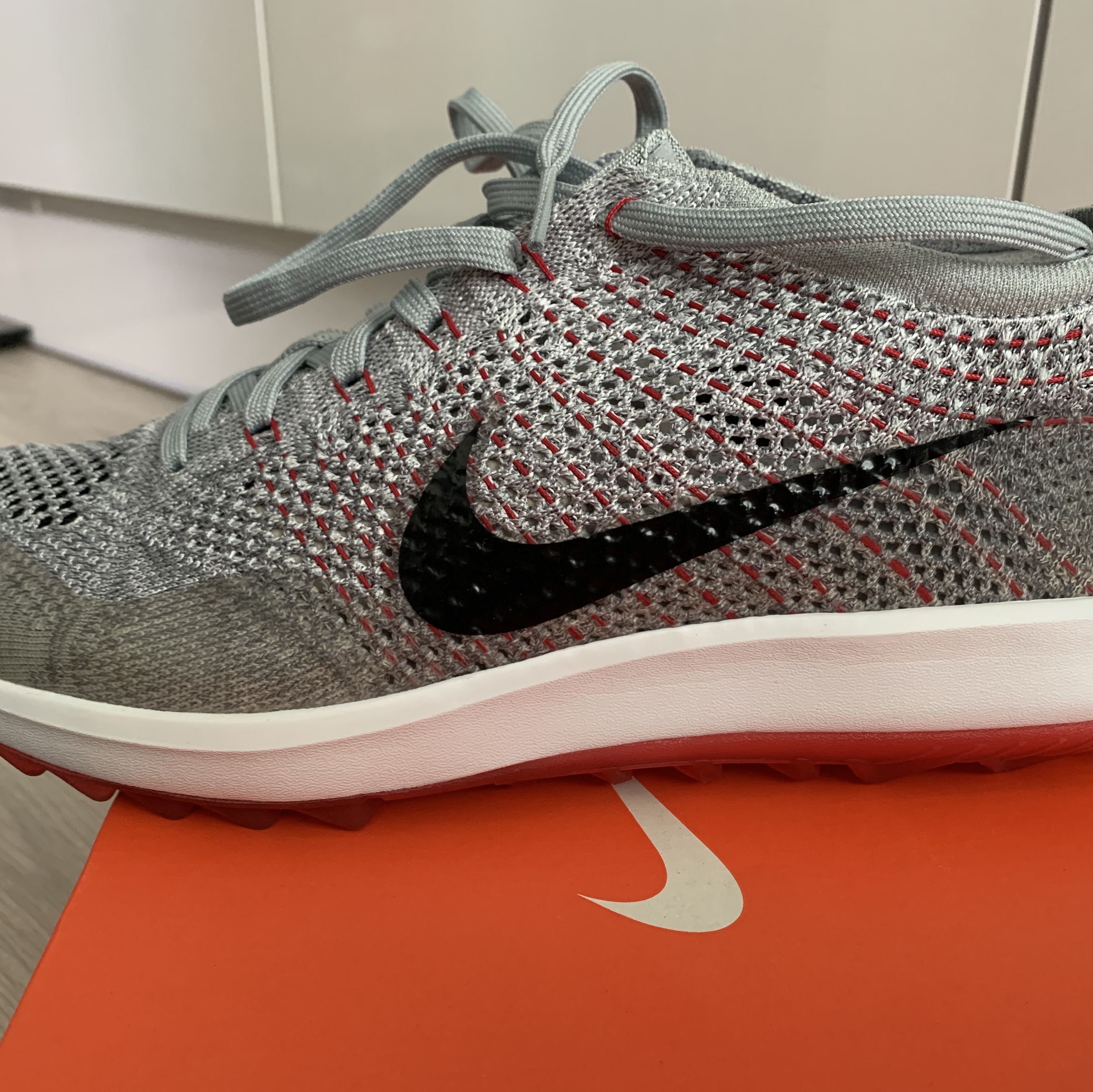 Nike Flyknit Racer G Wolf Grey 착용 스타일 - 4