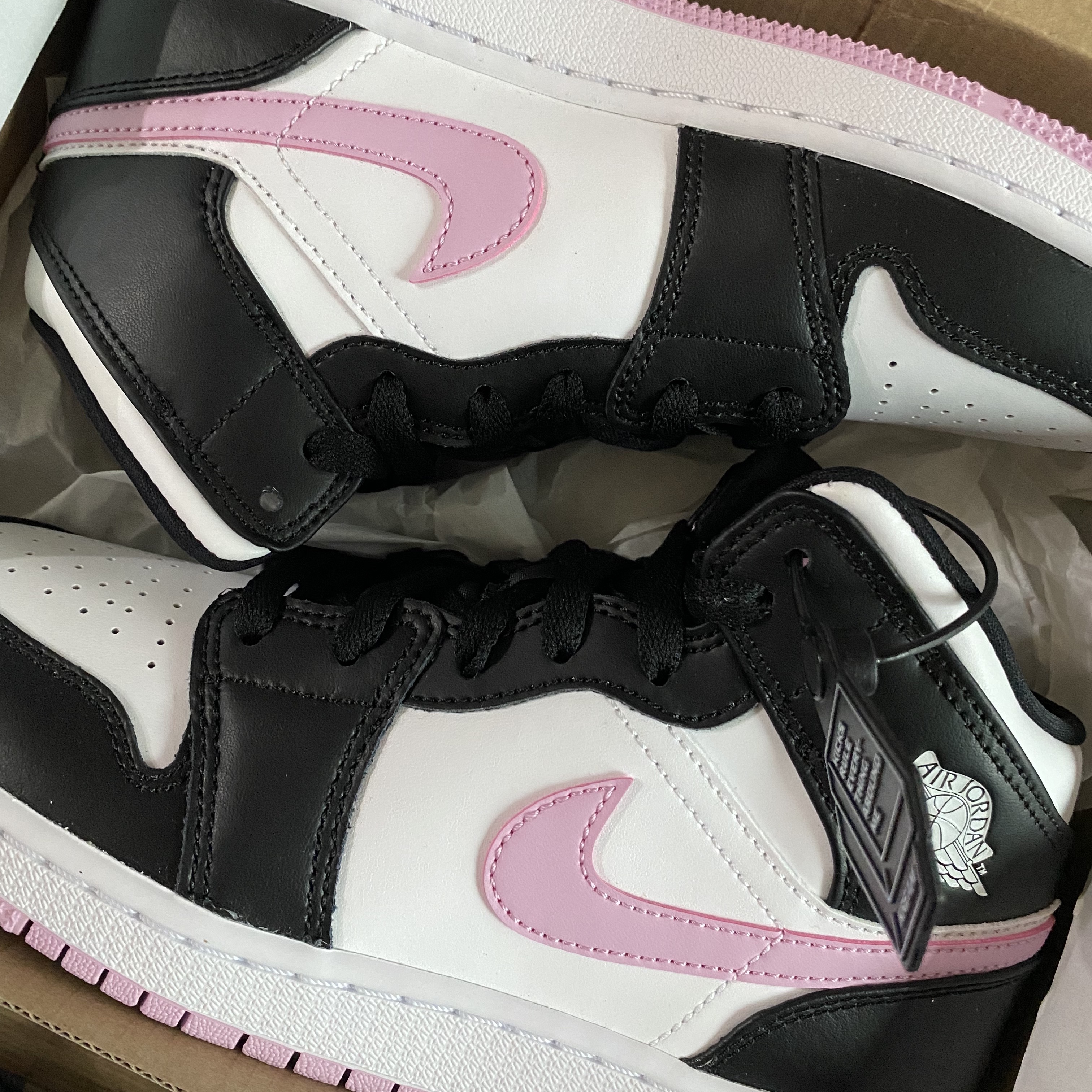 (GS) Jordan 1 Mid Light Arctic Pink 착용 스타일 - 2