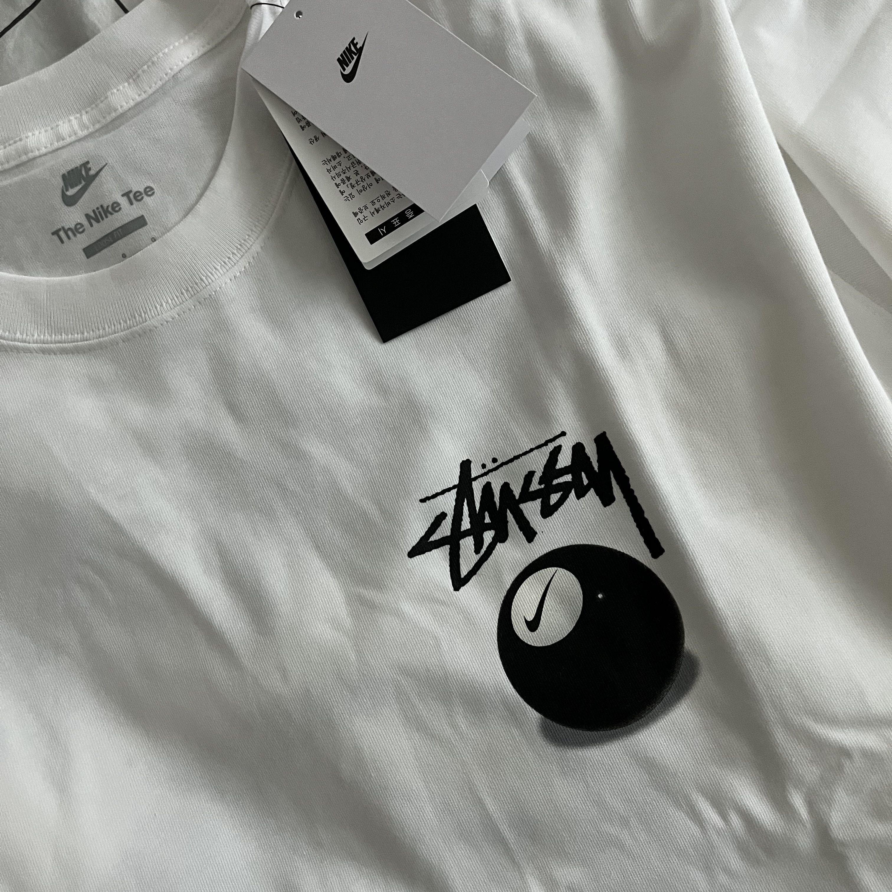 Nike x Stussy NRG FL SS 8 Ball T-Shirt White (DO9322-100) 착용 스타일