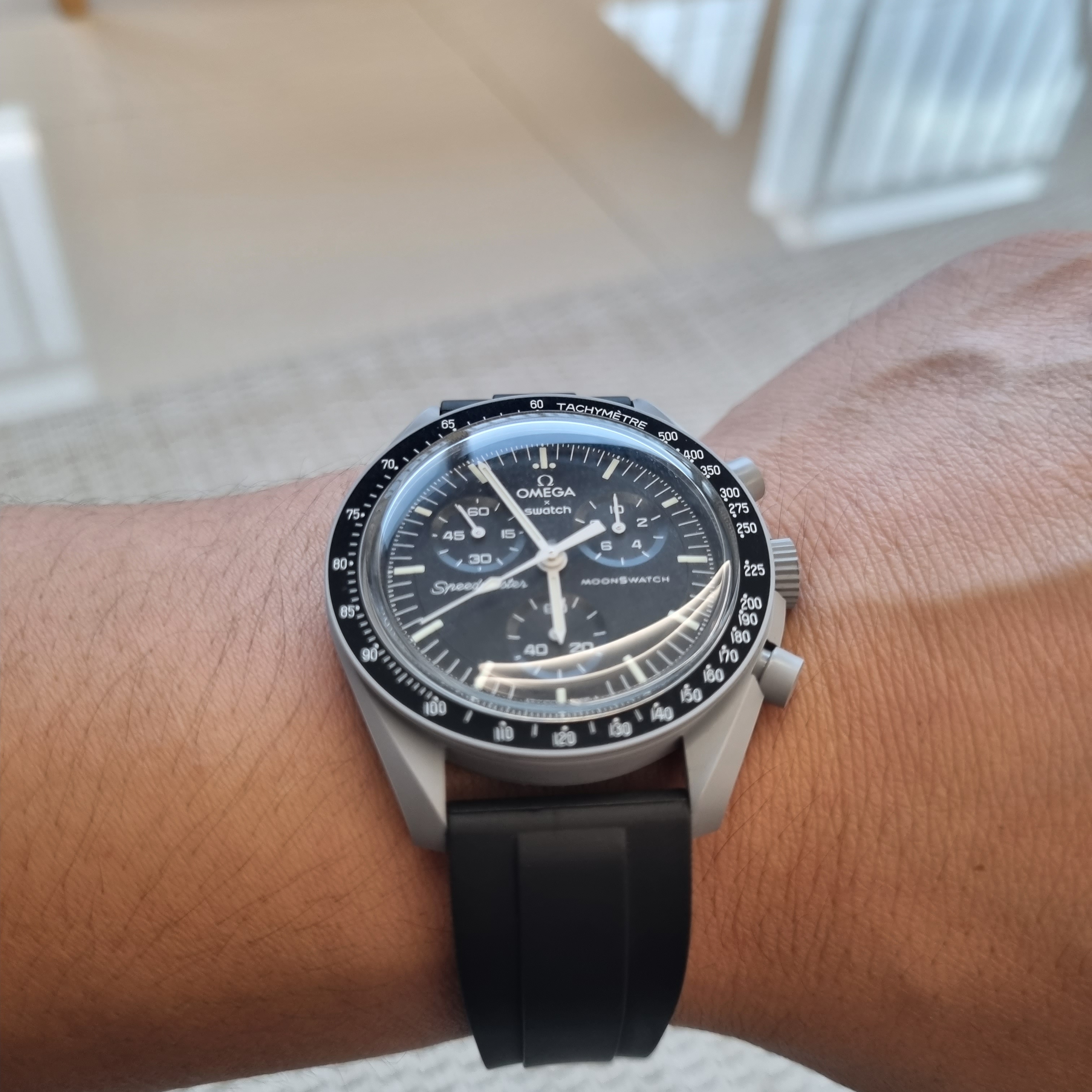 Swatch x Omega Bioceramic MoonSwatch Mission To The Moon 착용 스타일 - 2