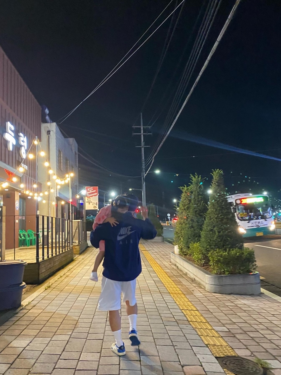 Nike x Kim Jones Reversible Wind Breaker Navy - US/EU, Nike x Kim Jones Mesh Shorts White - Asia 착용 스타일 - 3