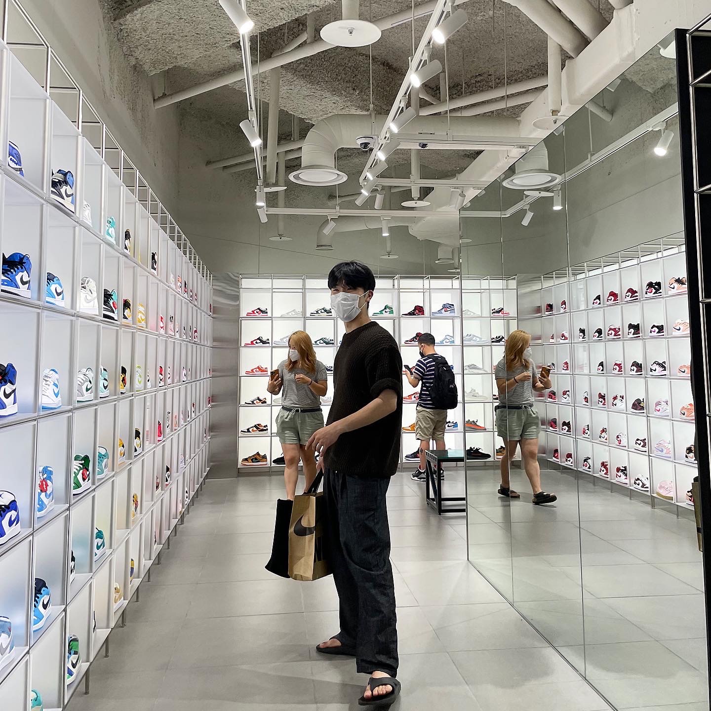 Oofos OOriginal Black 착용 스타일