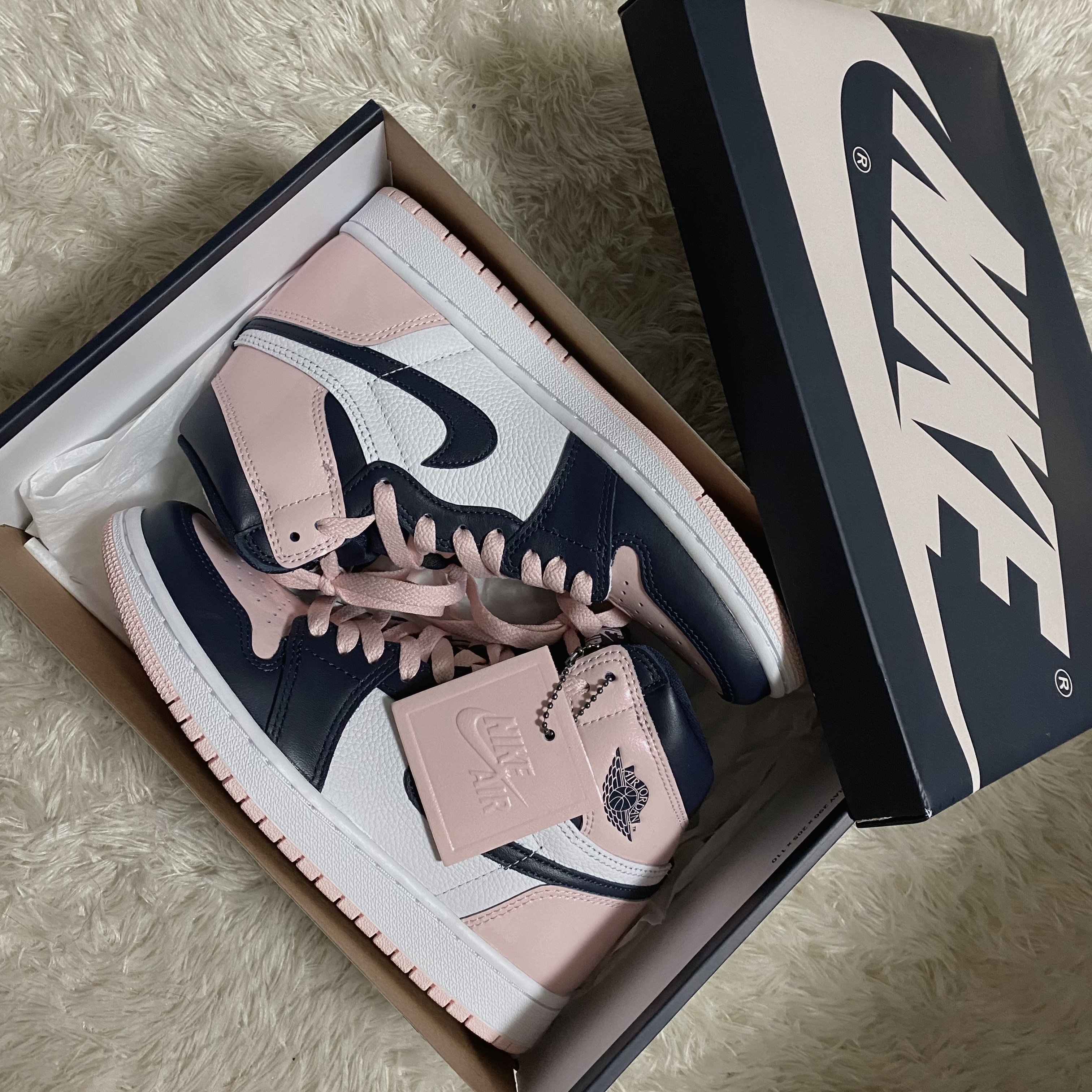 (W) Jordan 1 Retro High OG Atmosphere, (W) Nike Dunk Low Black 착용 스타일 - 1