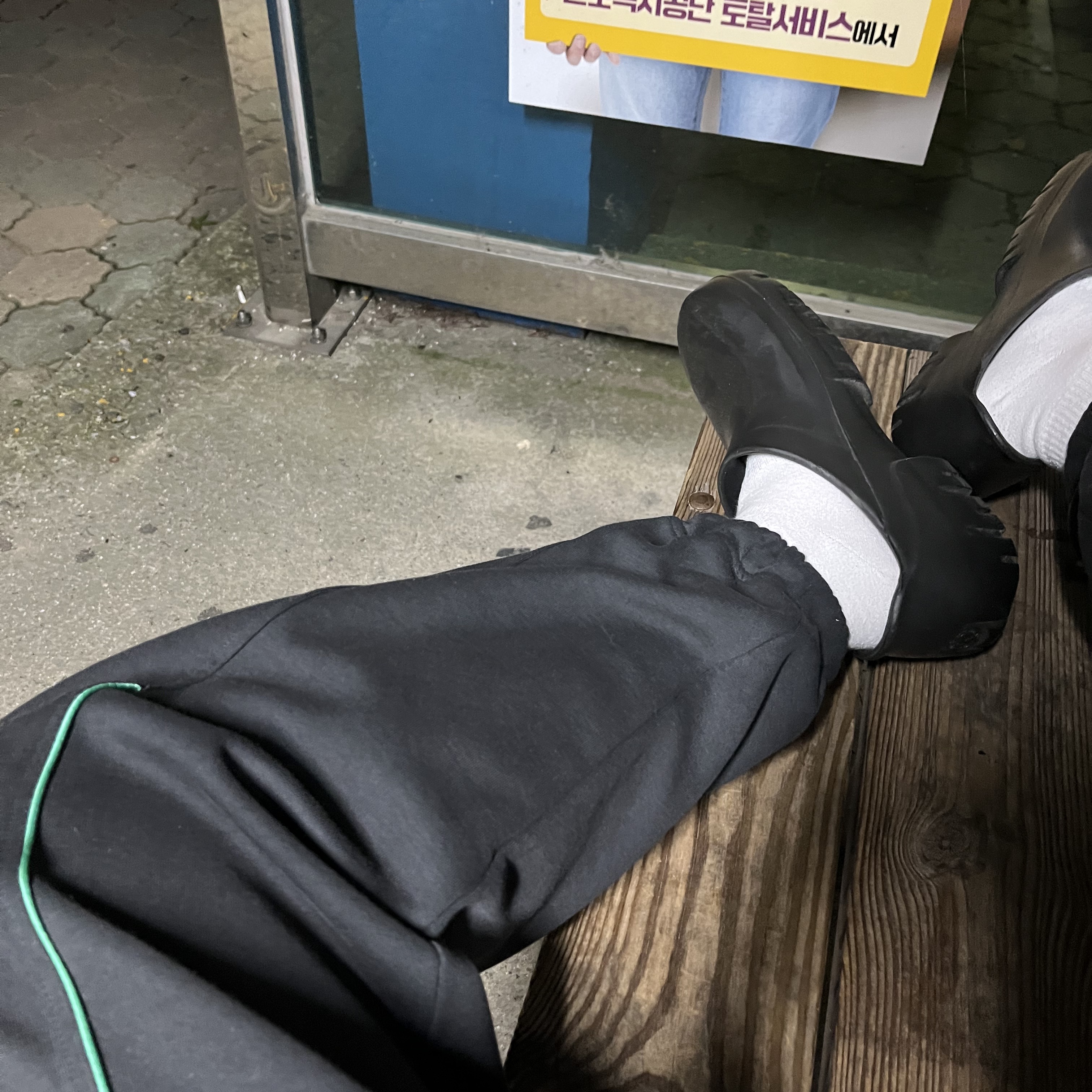 Zara x Ader Error Jogger Pants Dark Anthracite Grey, Birkenstock x Ader Error A630 Black 착용 스타일