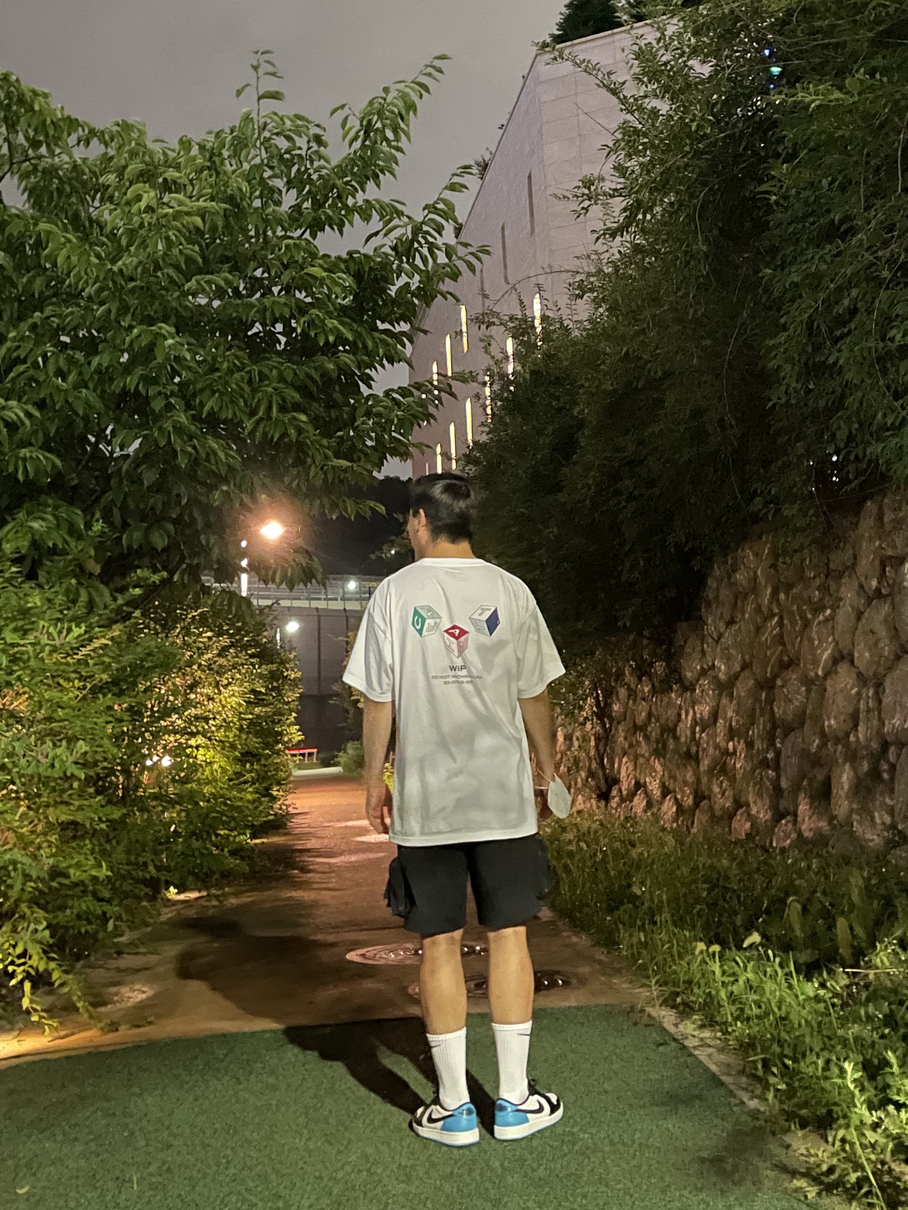Nike ACG Cargo Shorts Black - Asia, Jordan 1 Retro Low OG Black and Dark Powder Blue 착용 스타일
