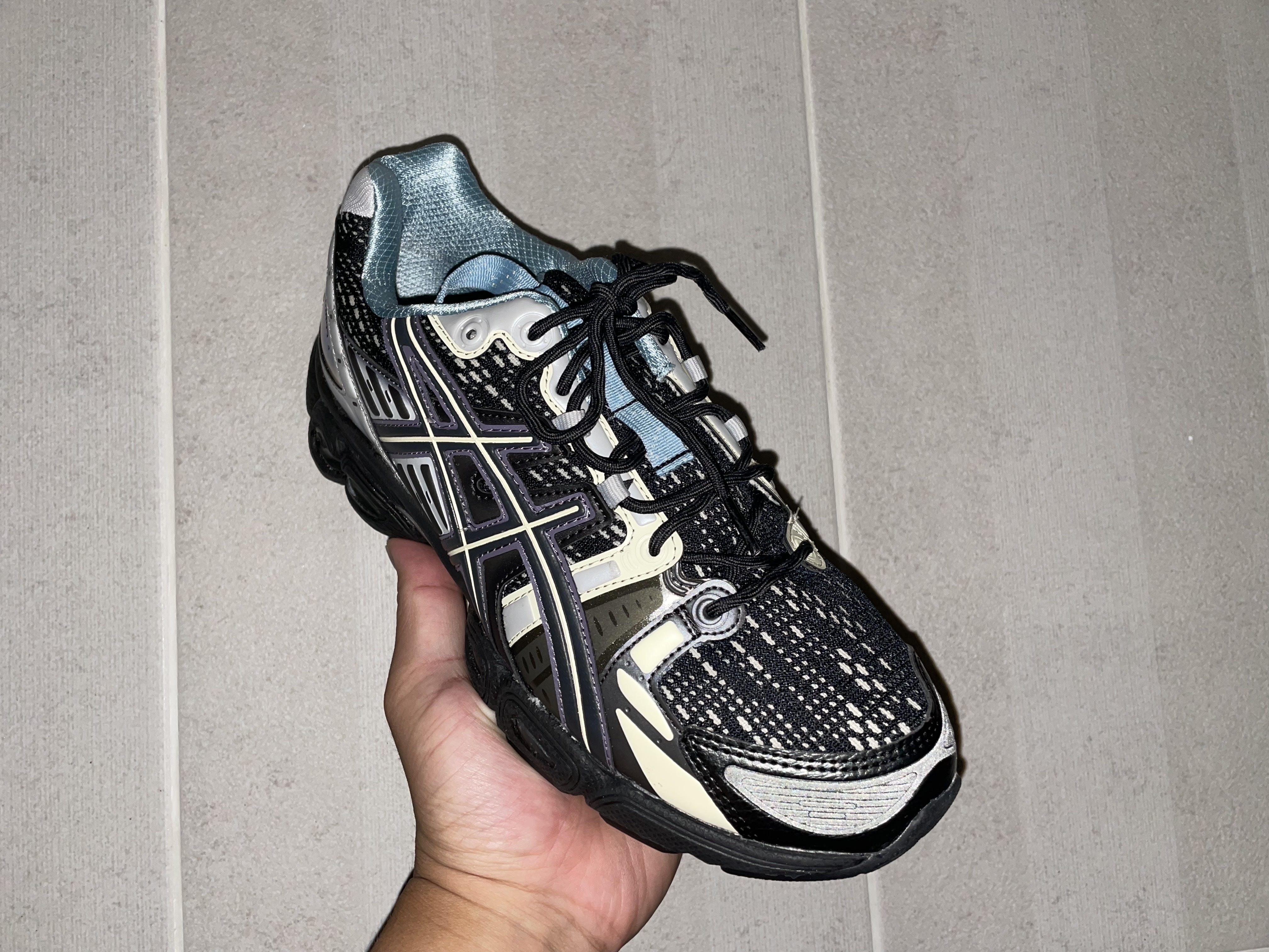 Asics UB5-S Gel-Nimbus 9 Black Gunmetal 착용 스타일 - 5