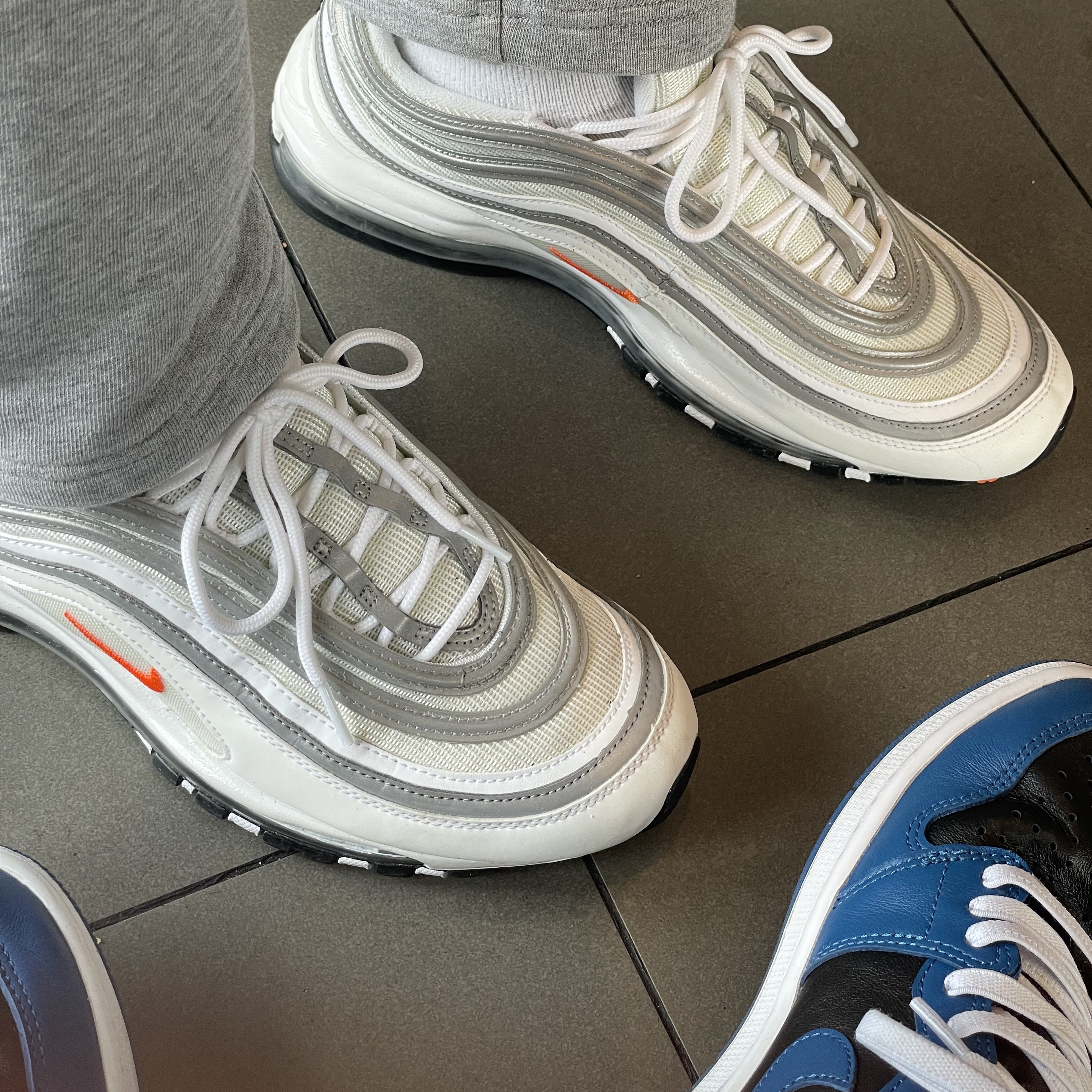Jordan 1 Retro High OG Dark Marina Blue, Nike Air Max 97 Cone 착용 스타일