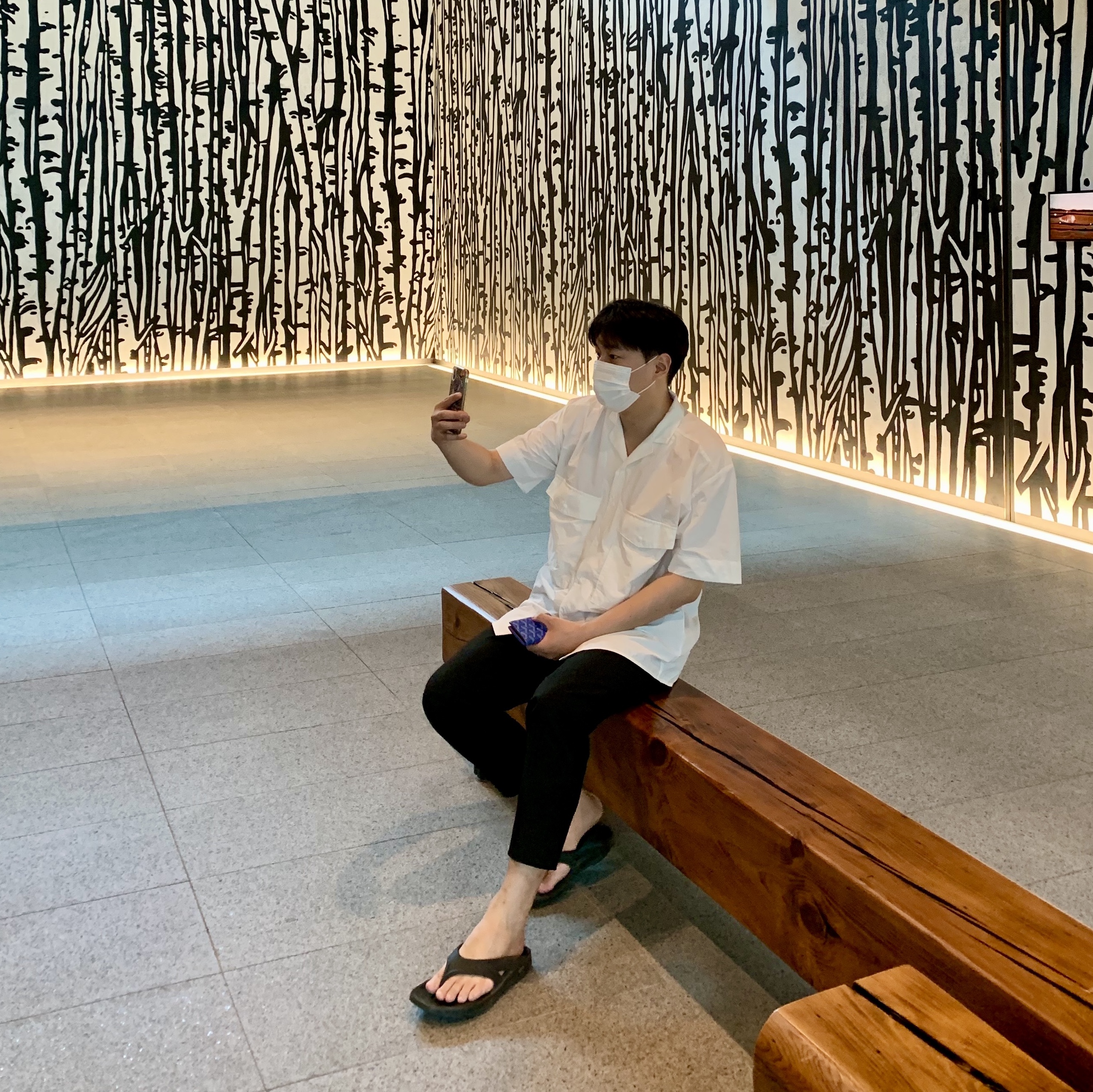 Oofos OOriginal Black 착용 스타일