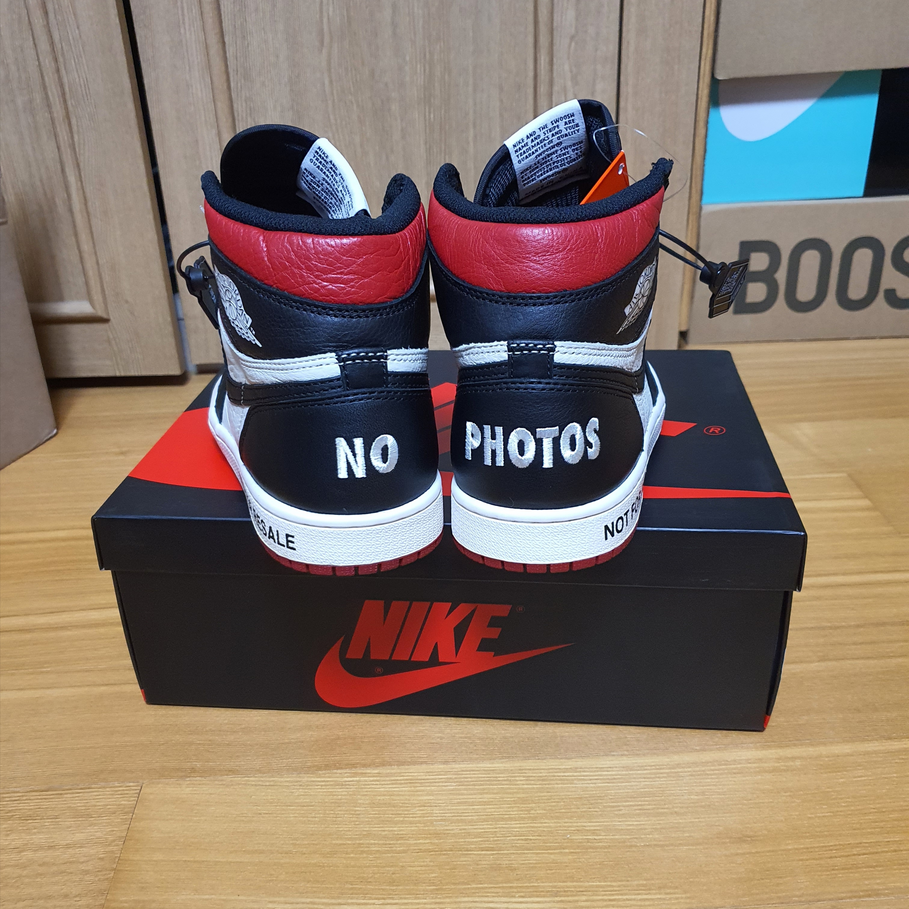 Jordan 1 Retro High Not for Resale Varsity Red 착용 스타일 - 3