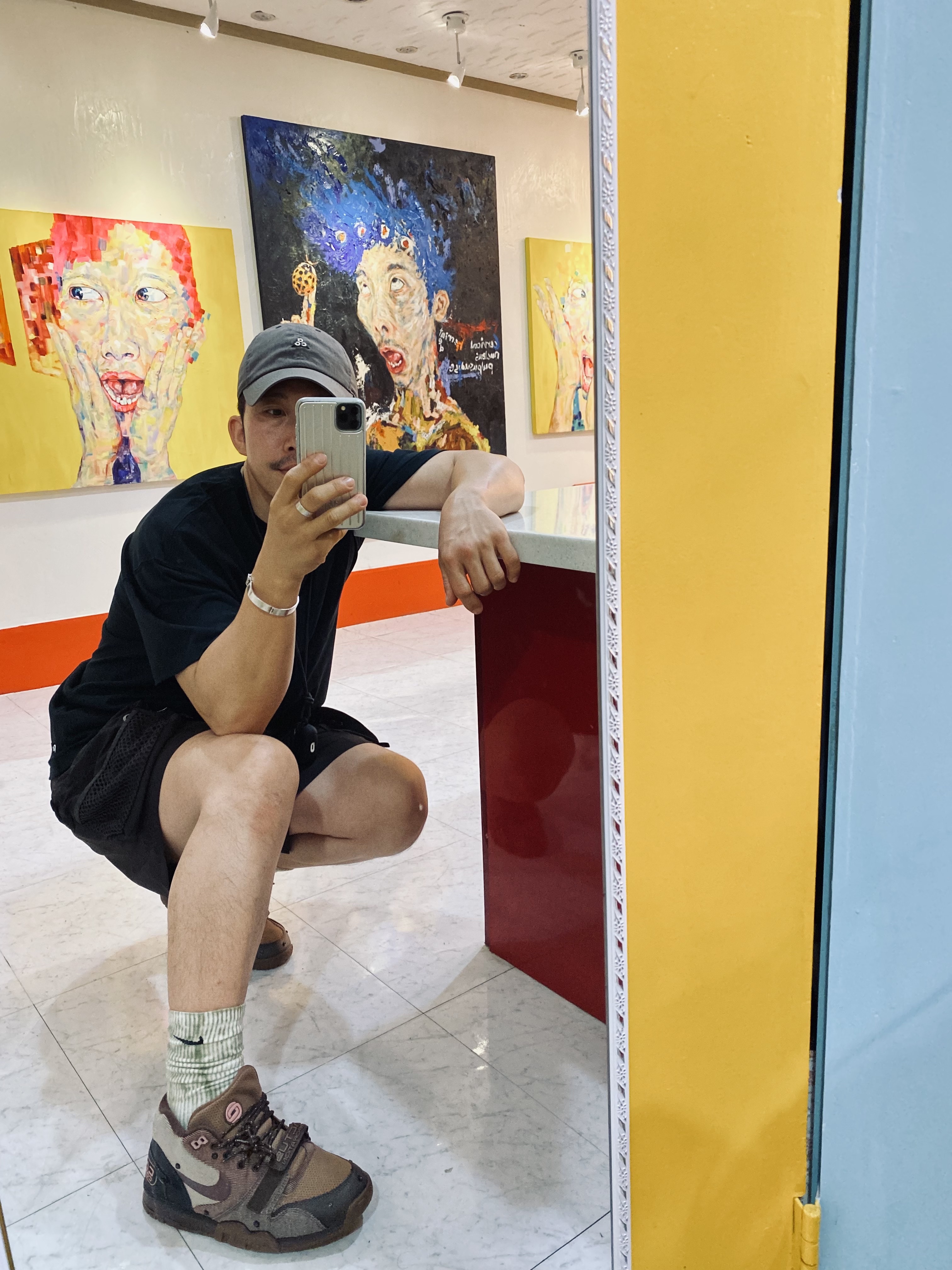 Nike x Travis Scott Air Trainer 1 Archaeo Brown and Rust Pink, Nike ACG Snowgrass Cargo Shorts Velvet Brown - Asia 착용 스타일 - 2