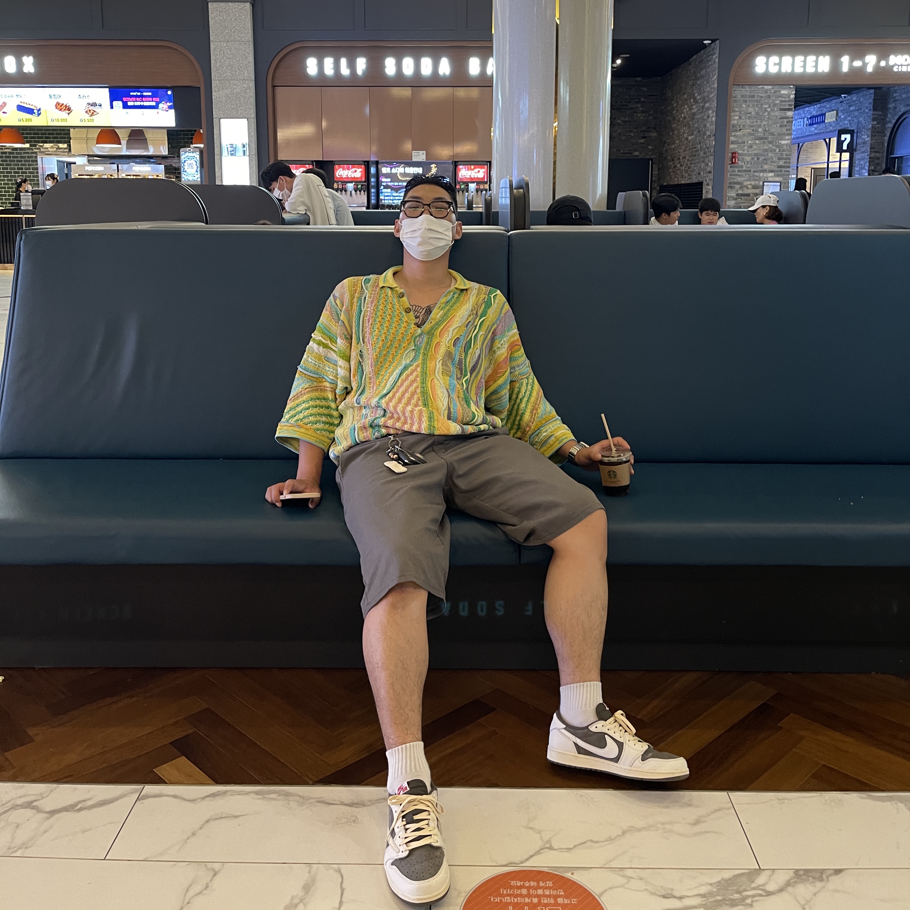 Jordan 1 x Travis Scott Retro Low OG SP Sail and Ridgerock 착용 스타일
