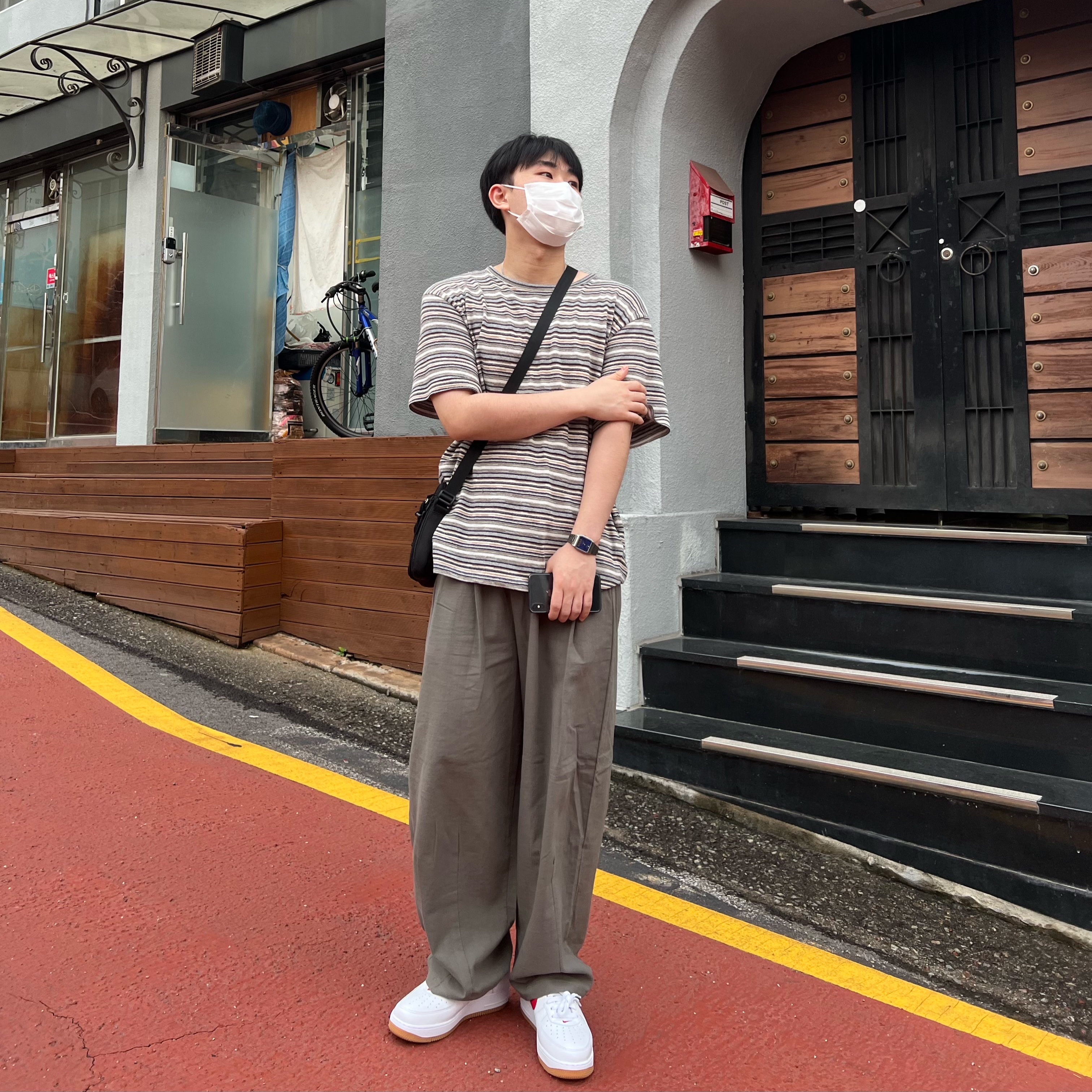 Nike Air Force 1 Low Retro Color of the Month University Red 착용 스타일
