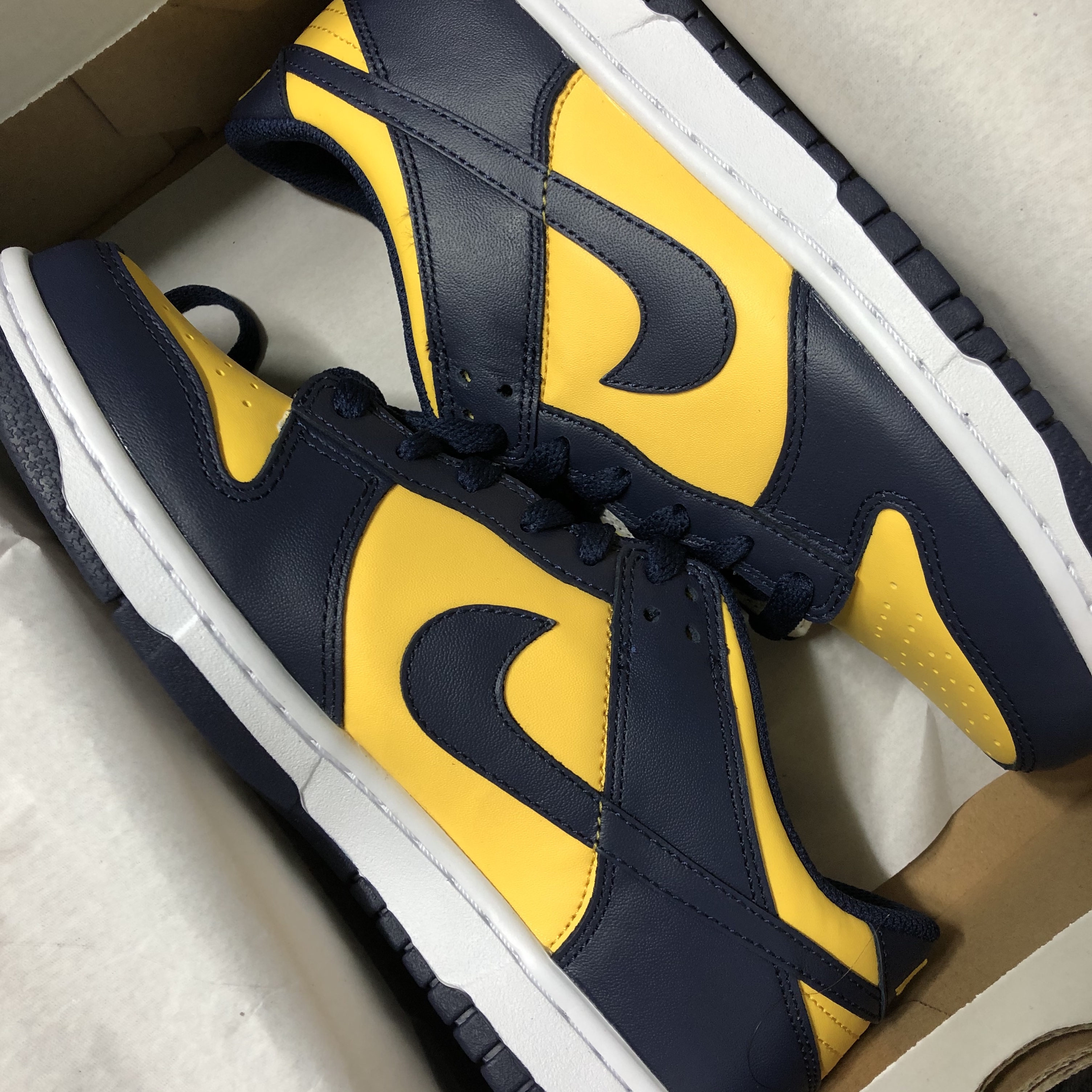 Nike Dunk Low Retro Varsity Maize 착용 스타일