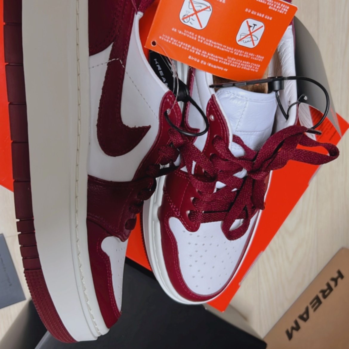 (W) Jordan 1 Elevate Low Dark Beetroot 착용 스타일 - 1