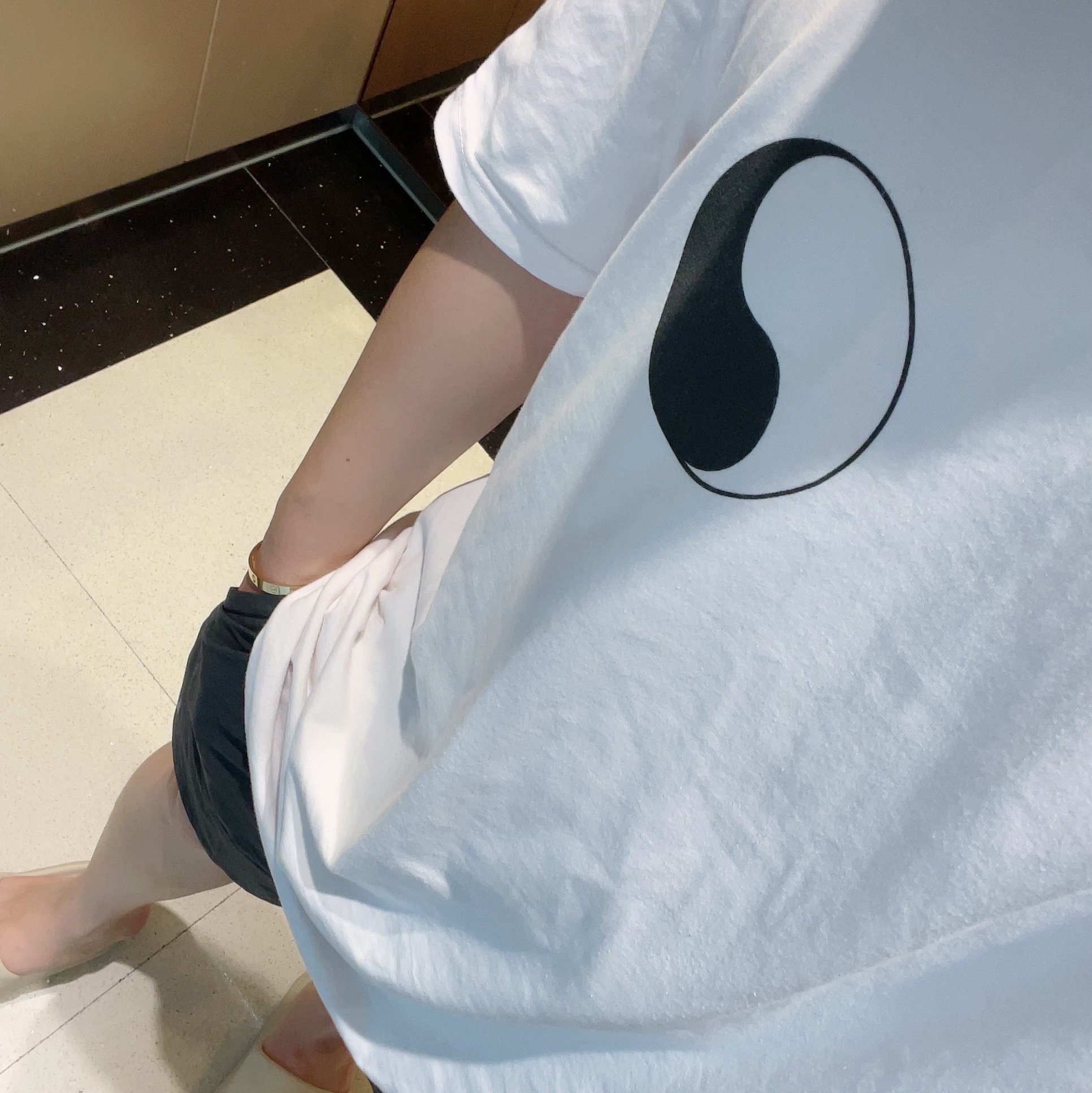 Nike x Stussy Bucket Hat Black, Stussy x Our Legacy Ying Yang Pig. Dyed T-Shirt Natural 착용 스타일 - 1