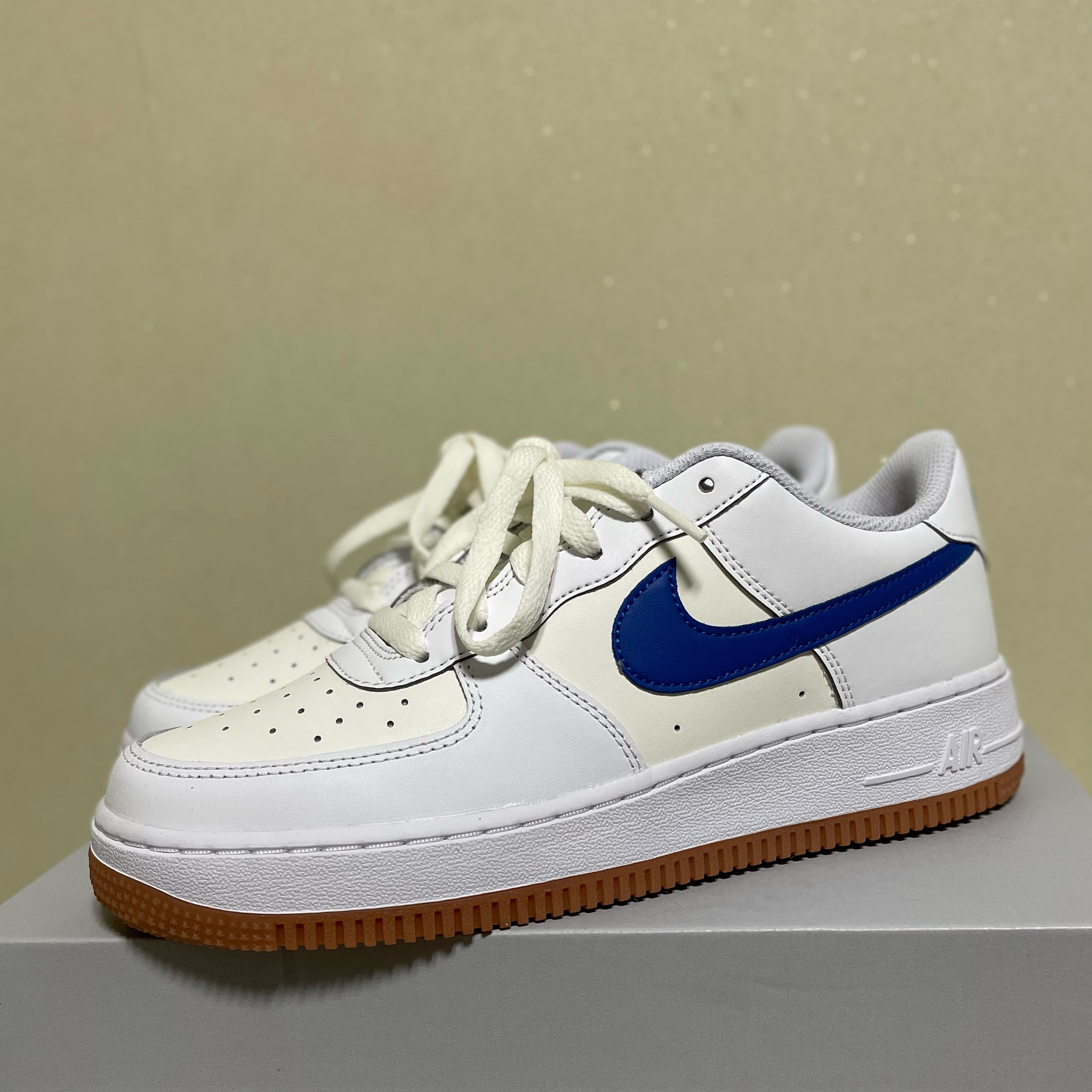 (GS) Nike Air Force 1 White Game Royal 착용 스타일 - 1
