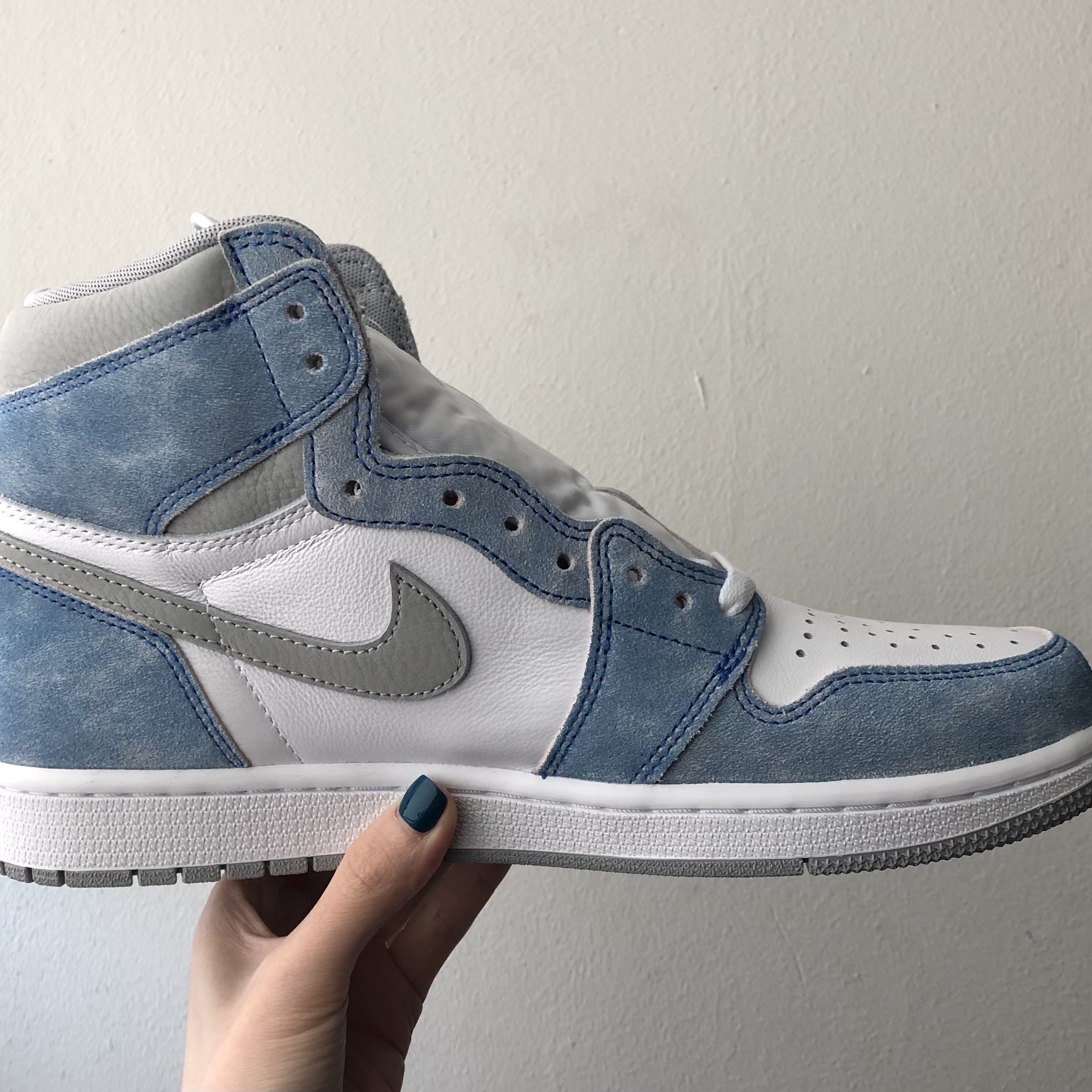 Jordan 1 Retro High OG Hyper Royal 착용 스타일 - 2