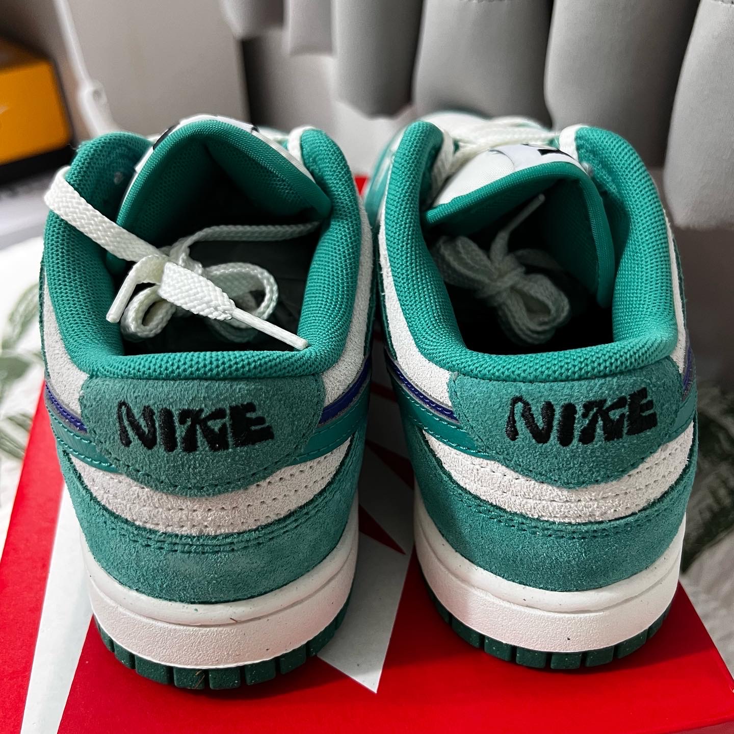(W) Nike Dunk Low SE 85 Neptune Green and Sail 착용 스타일 - 4