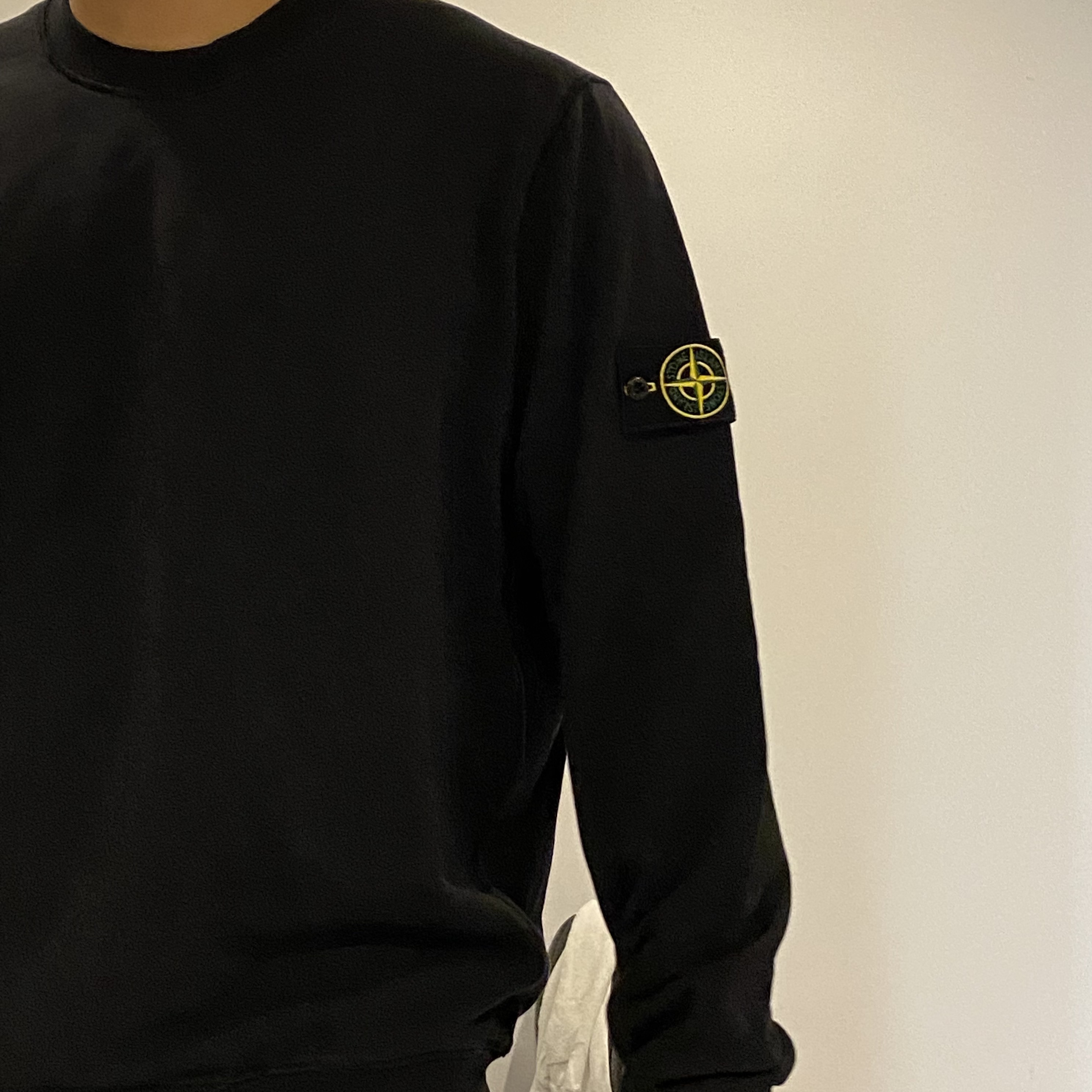Stone Island 63020 Crewneck Sweatshirt Black - 22FW 착용 스타일 - 1