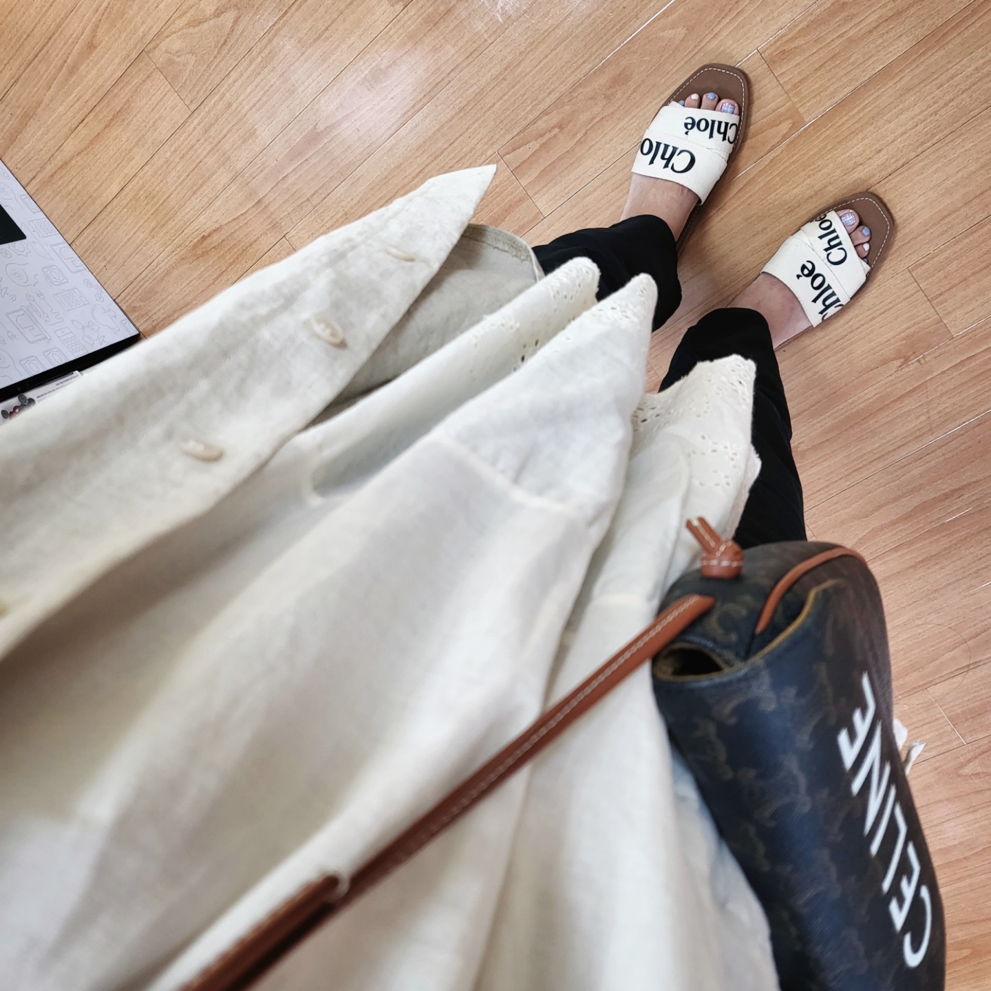 (W) Chloe Woody Flat Mule White, Celine Triangle Bag in Triomphe Canvas with Celine Print Tan 착용 스타일