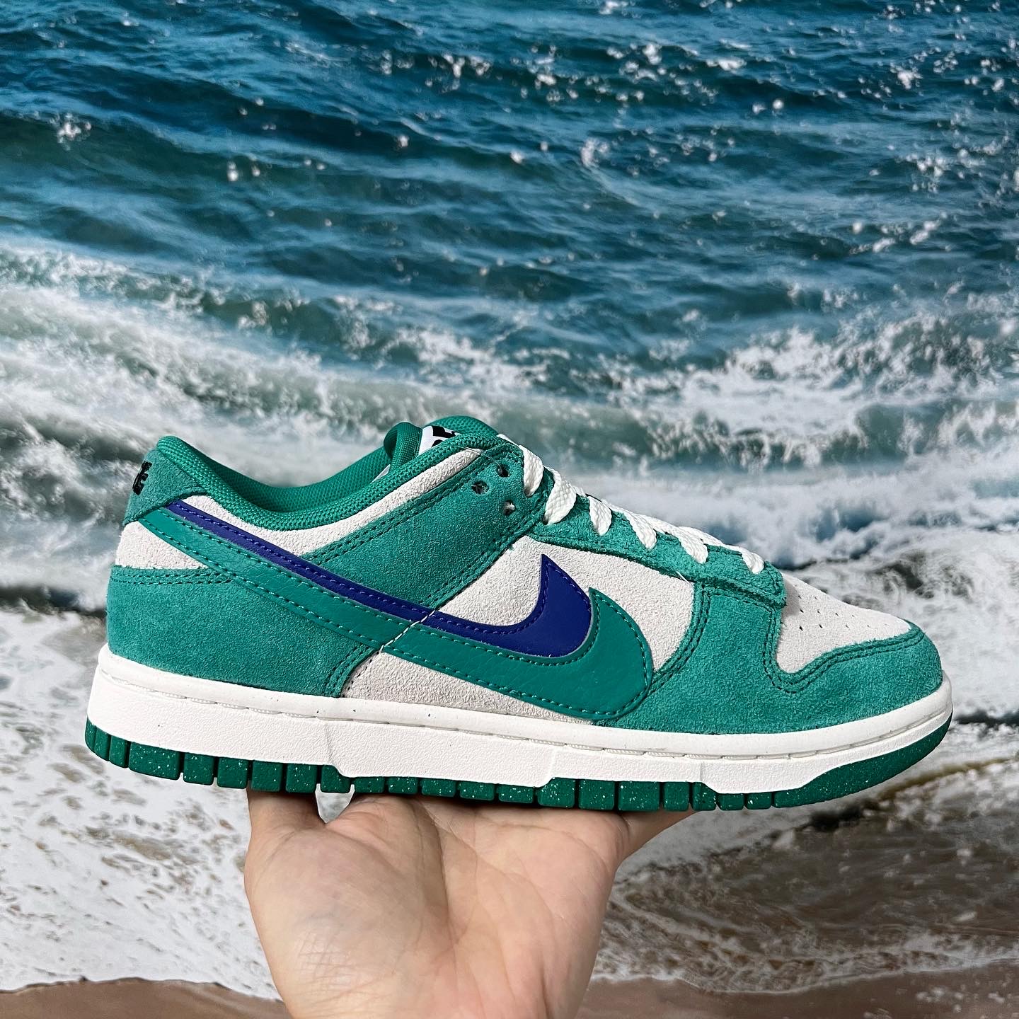(W) Nike Dunk Low SE 85 Neptune Green and Sail 착용 스타일 - 1