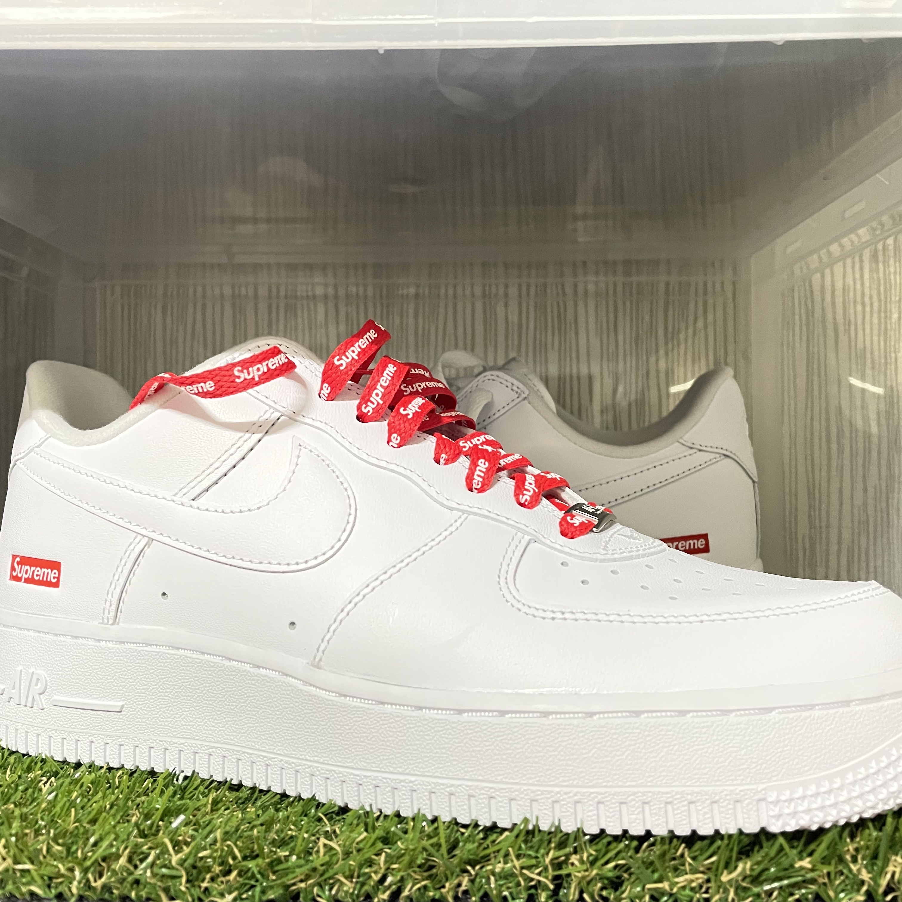 Nike x Supreme Air Force 1 Low White 착용 스타일