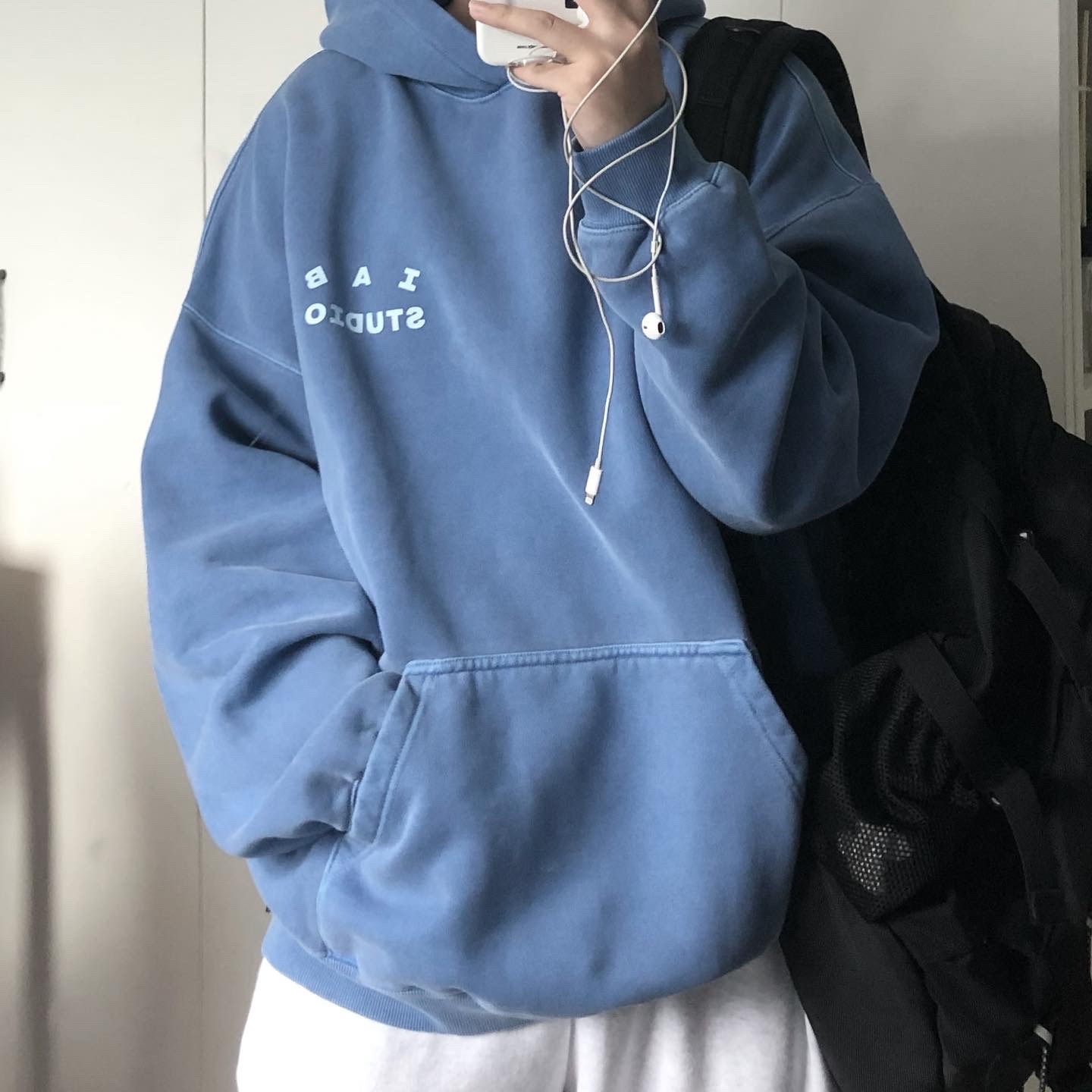 IAB Studio Pigment Hoodie Royal Blue - 22FW 착용 스타일 - 2