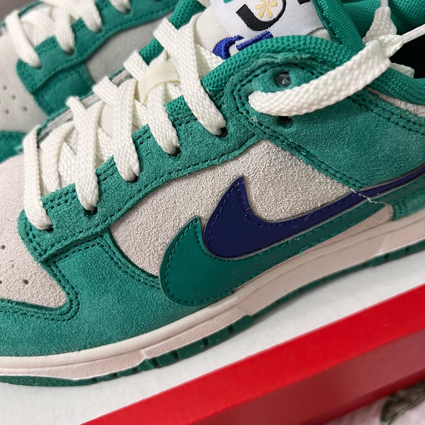 (W) Nike Dunk Low SE 85 Neptune Green and Sail 착용 스타일 - 3