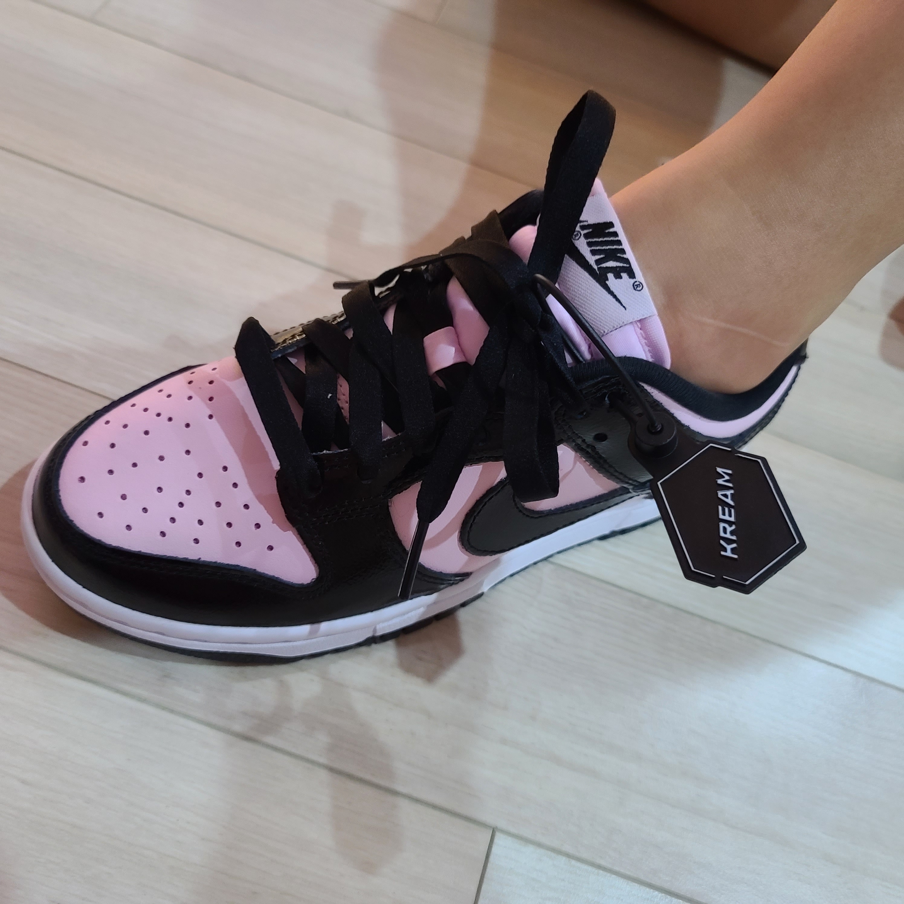 (W) Nike Dunk Low Essential Pink Foam Black 착용 스타일