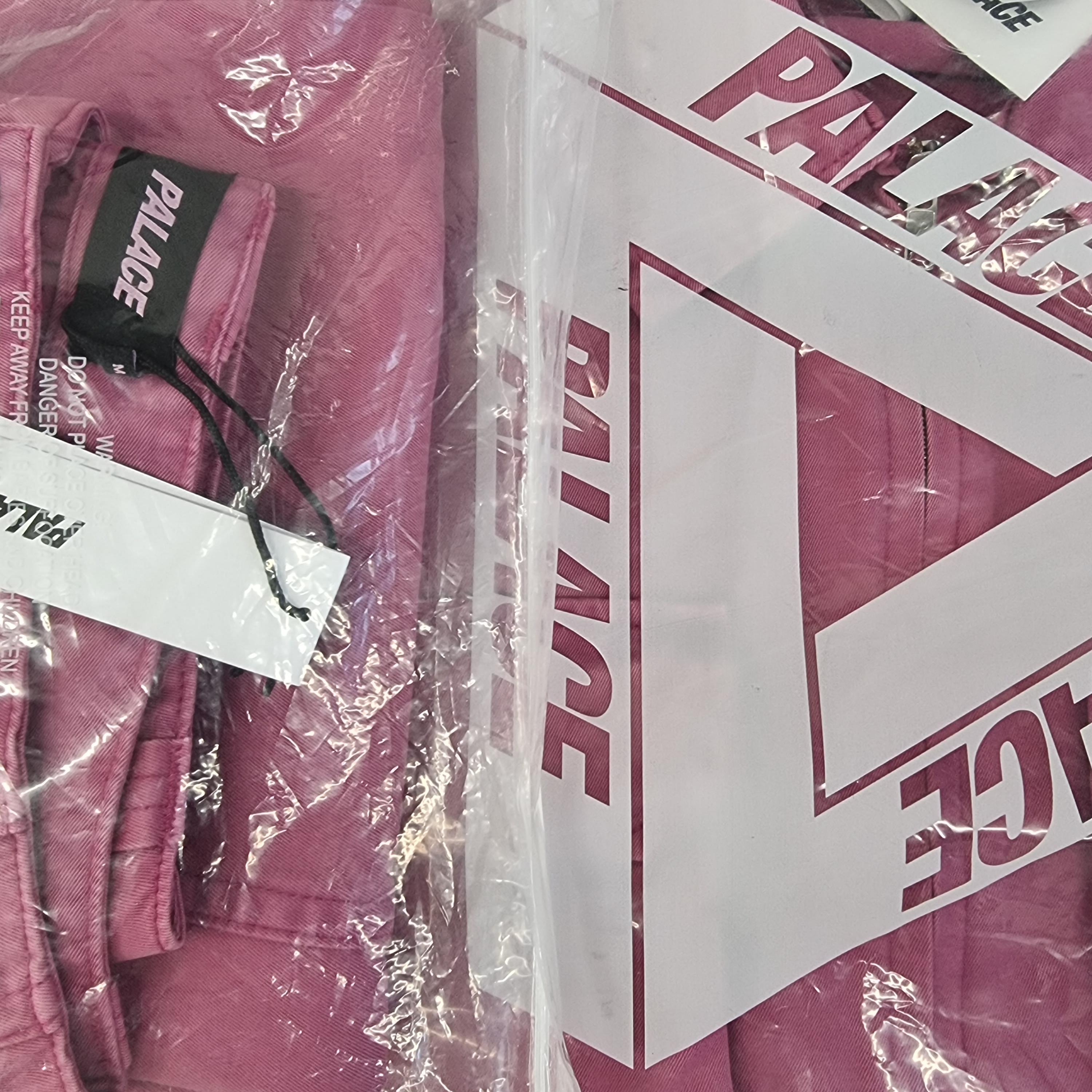 Palace Garment Dyed Jacket Pink - 22FW, Palace Garment Dyed Cargo Trousers Pink - 22FW 착용 스타일