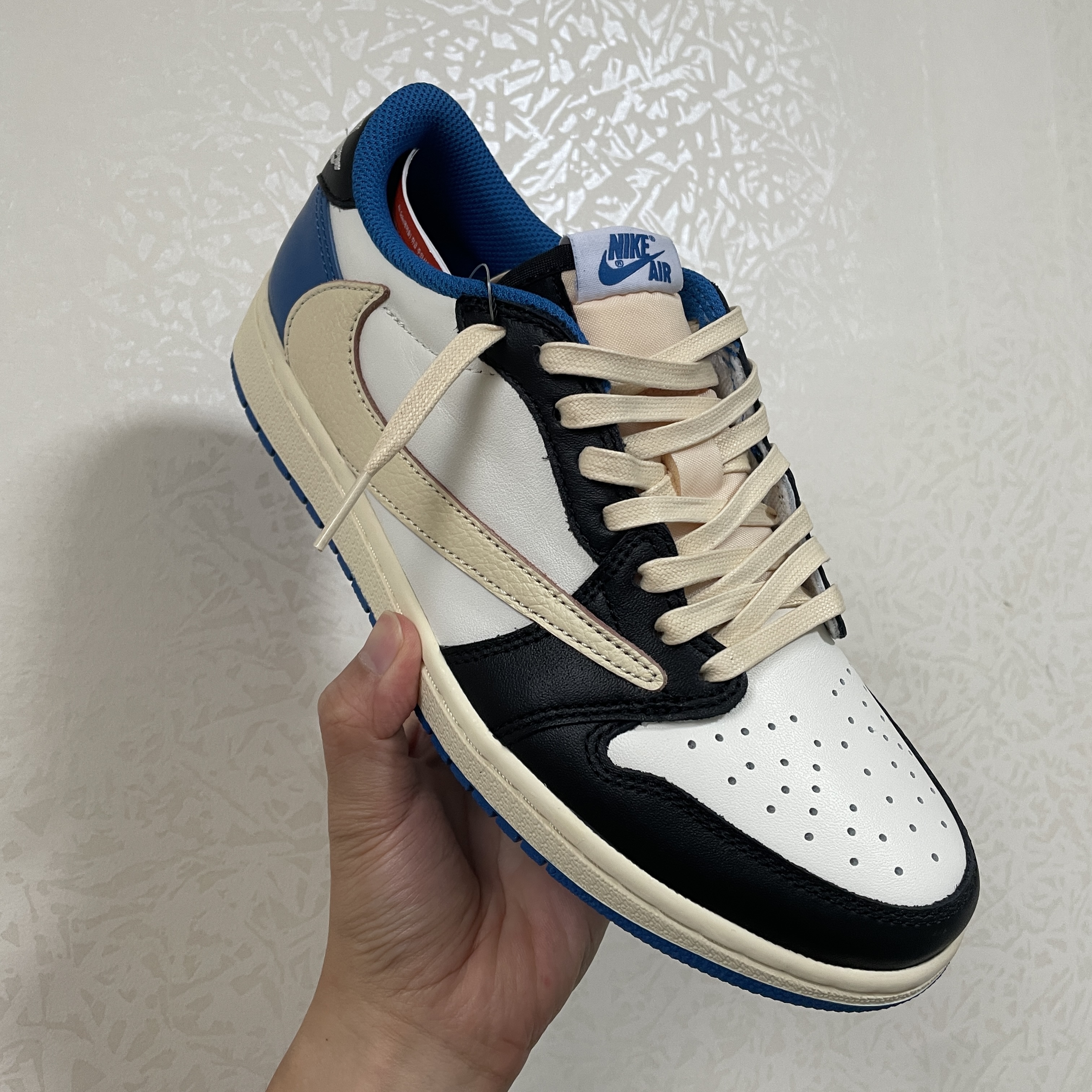 Jordan 1 x Travis Scott x Fragment Retro Low OG SP Military Blue 착용 스타일