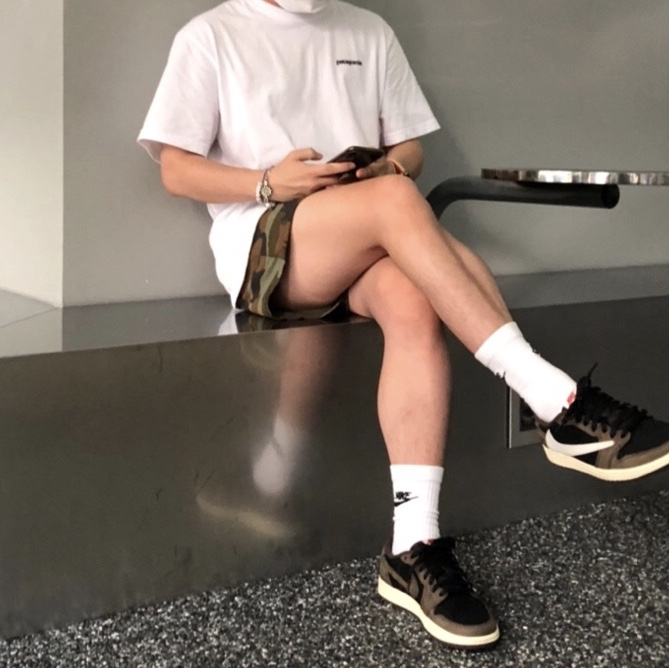 Jordan 1 x Travis Scott Retro Low OG SP Mocha 착용 스타일