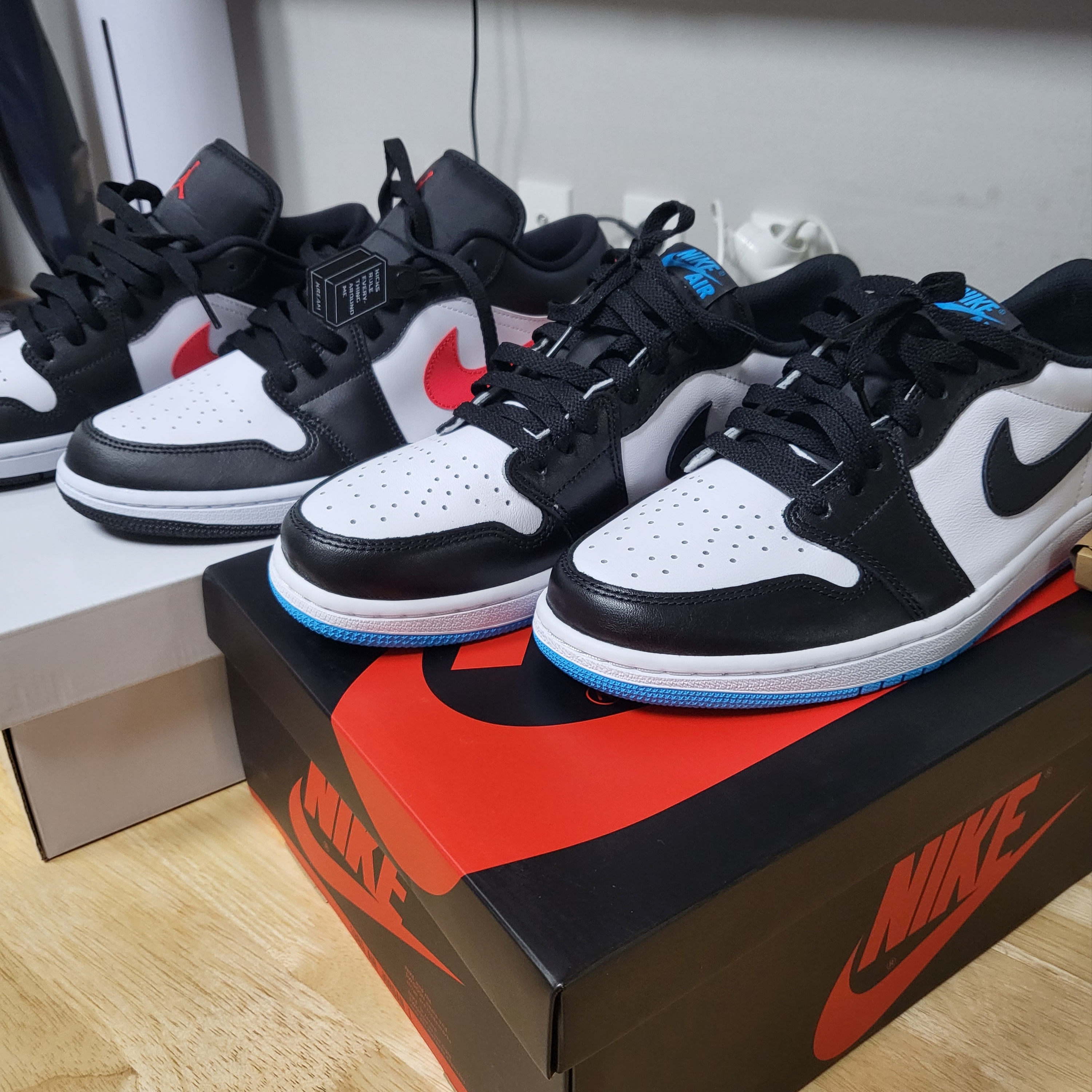 Jordan 1 Retro Low OG Black and Dark Powder Blue 착용 스타일