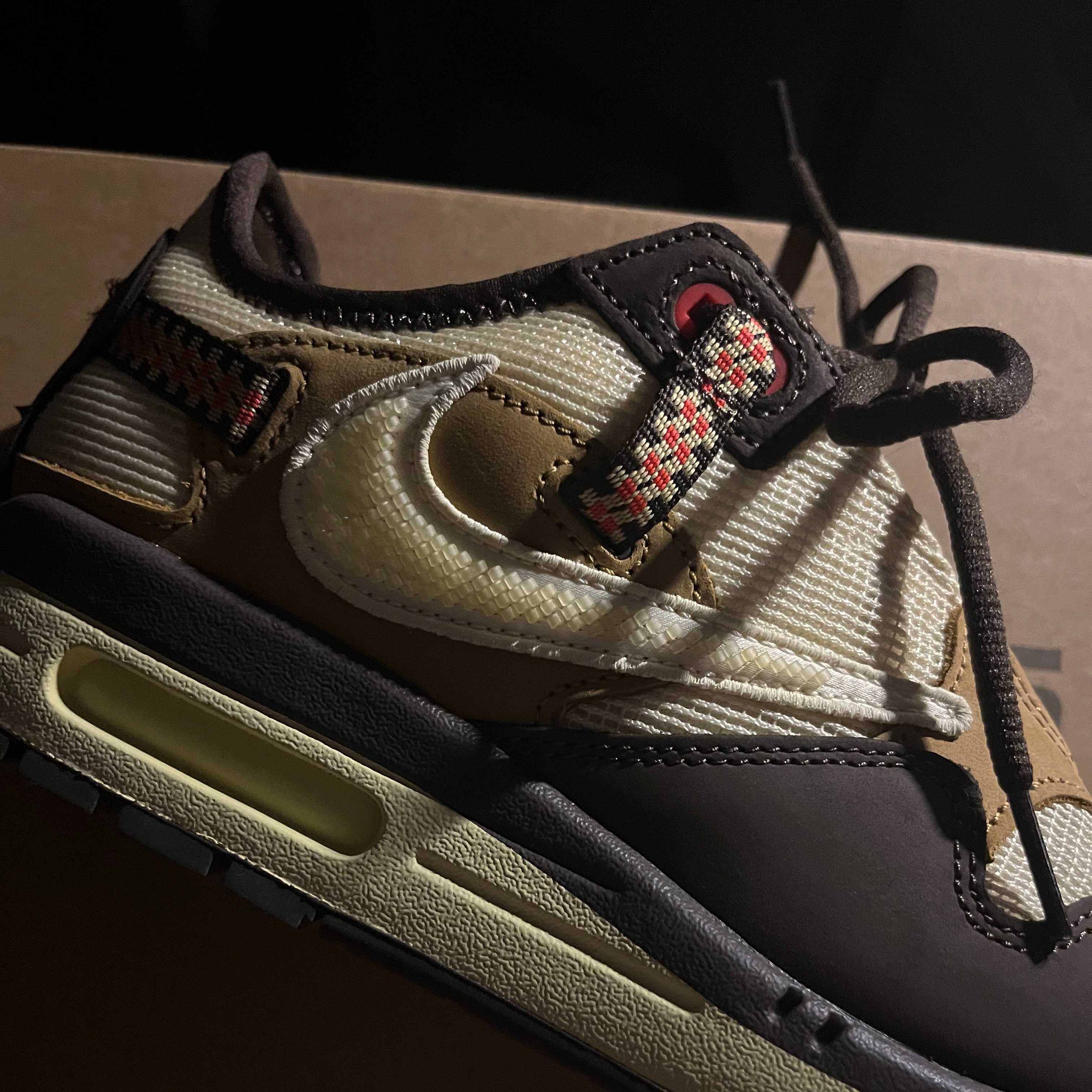 Nike x Travis Scott Air Max 1 Cact.us Brown 착용 스타일