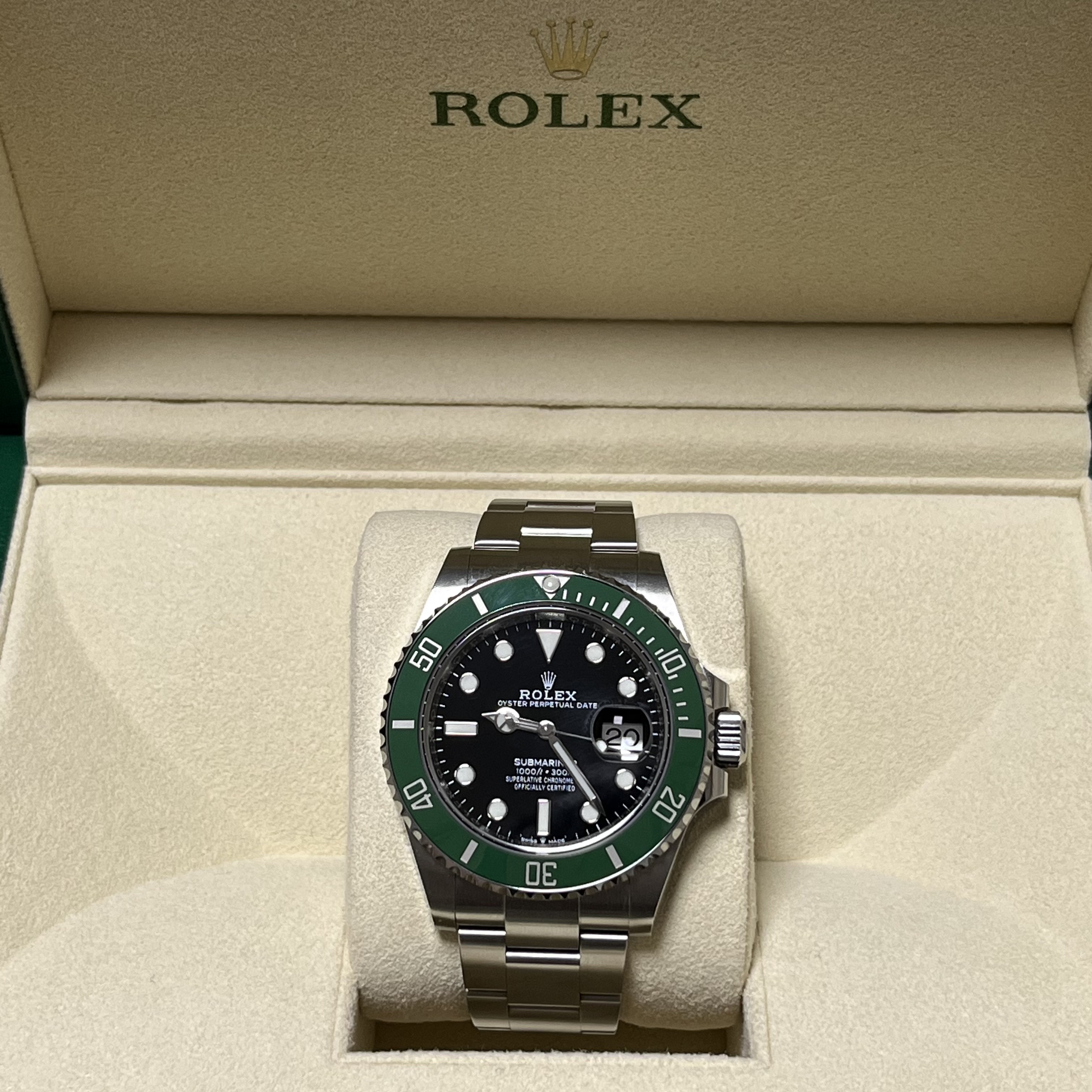 Rolex Submariner Date 41mm 126610LV Black Oyster 착용 스타일 - 2