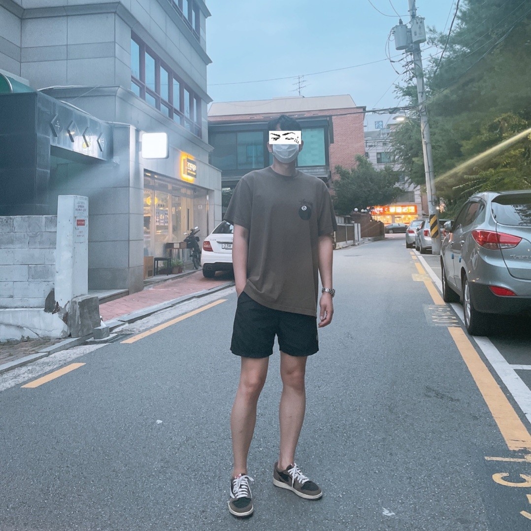Jordan 1 x Travis Scott Retro Low OG SP Mocha 착용 스타일 - 1
