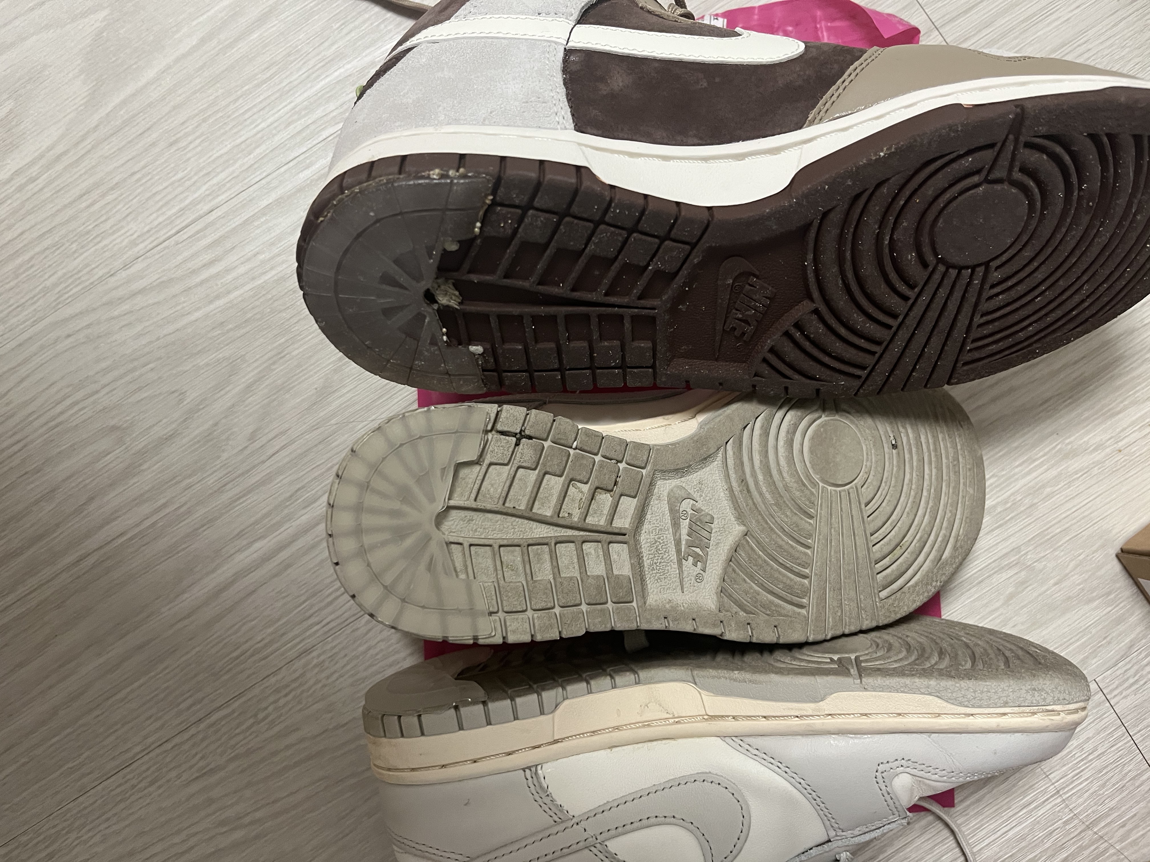 (W) Nike Dunk Low Light Bone, Nike Dunk High Retro PRM Light Chocolate 착용 스타일