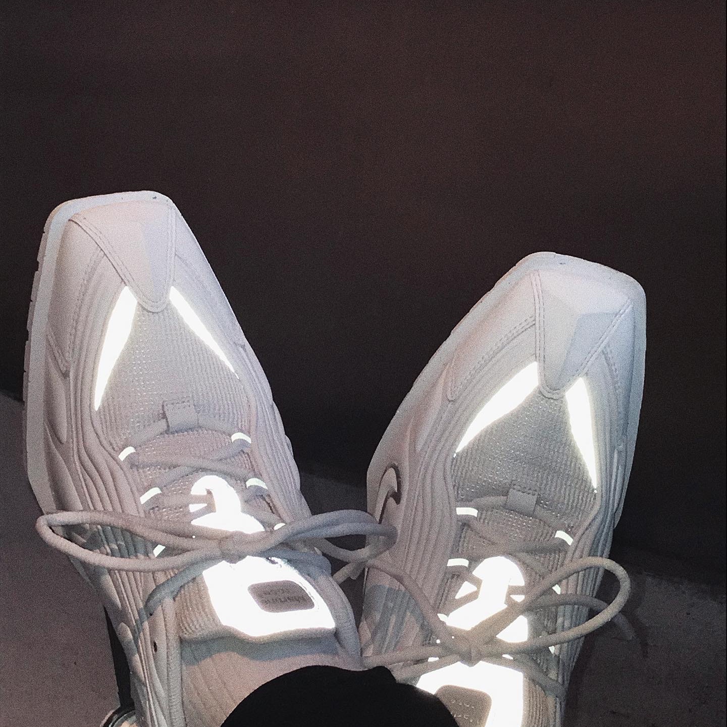 Nike x Martine Rose Shox MR4 White 착용 스타일 - 3