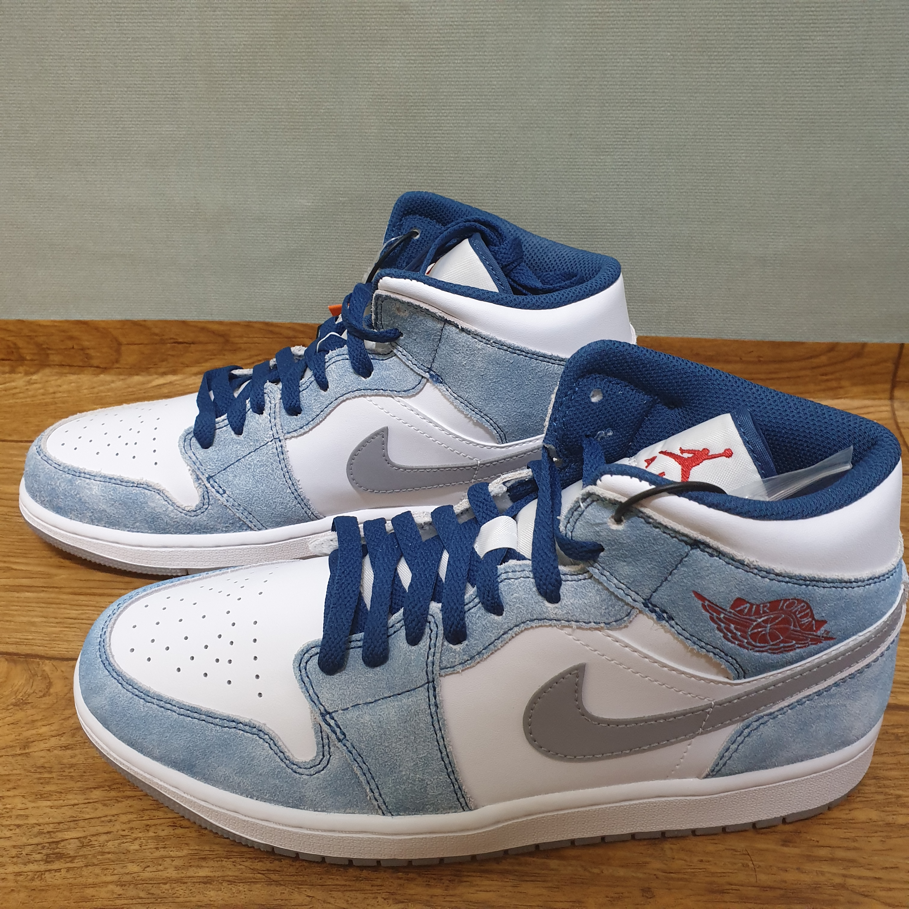 Jordan 1 Mid SE French Blue Fire Red 착용 스타일