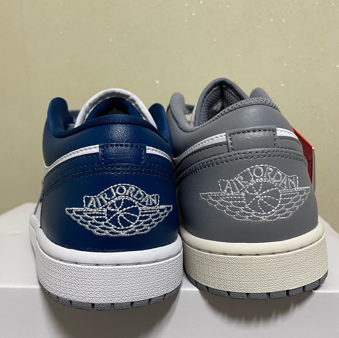 (W) Jordan 1 Low White Grey Blue, Jordan 1 Low Stealth and White 착용 스타일 - 3