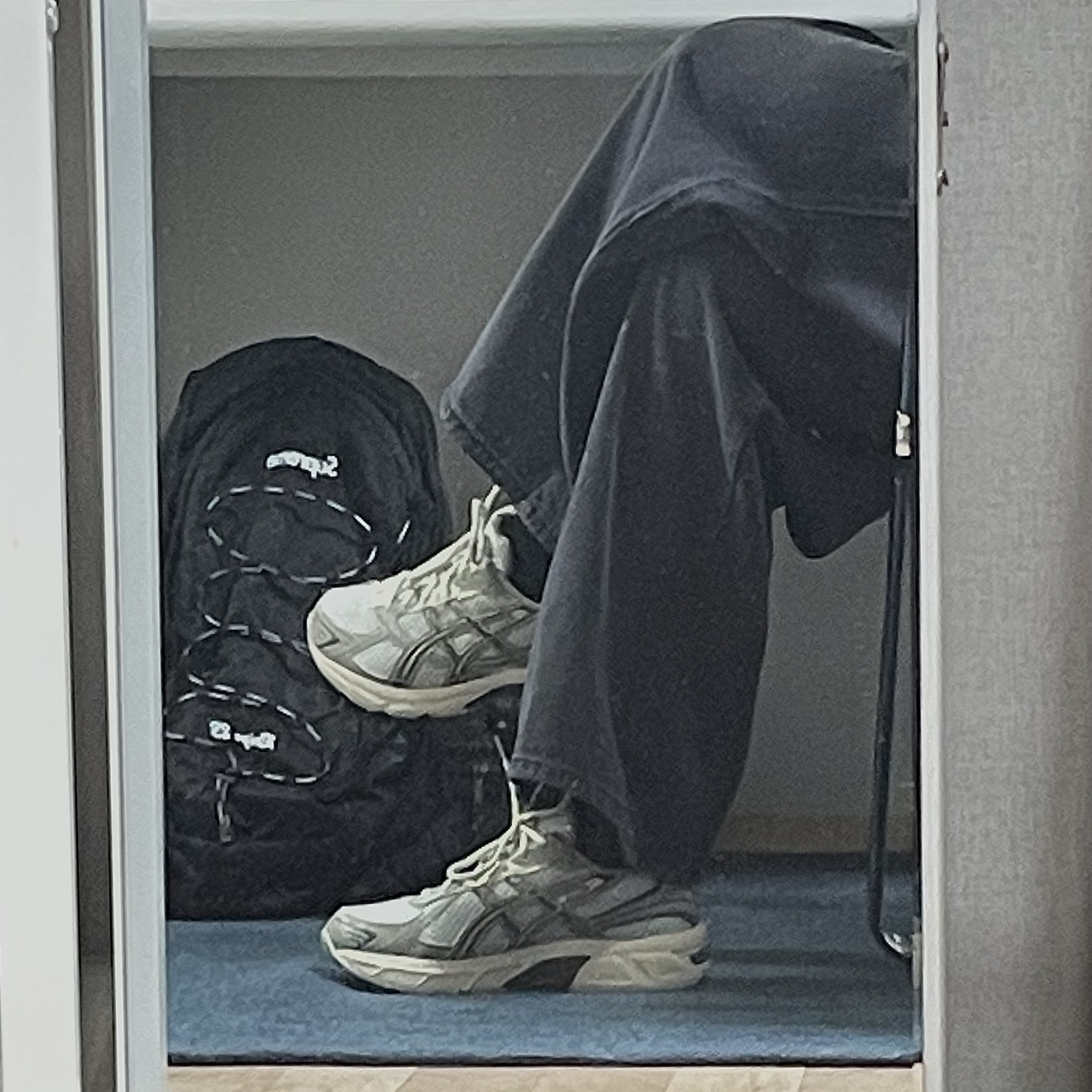 Asics x I4P Gel-1130 Glacier Grey Mink, Supreme Backpack Black - 22SS 착용 스타일