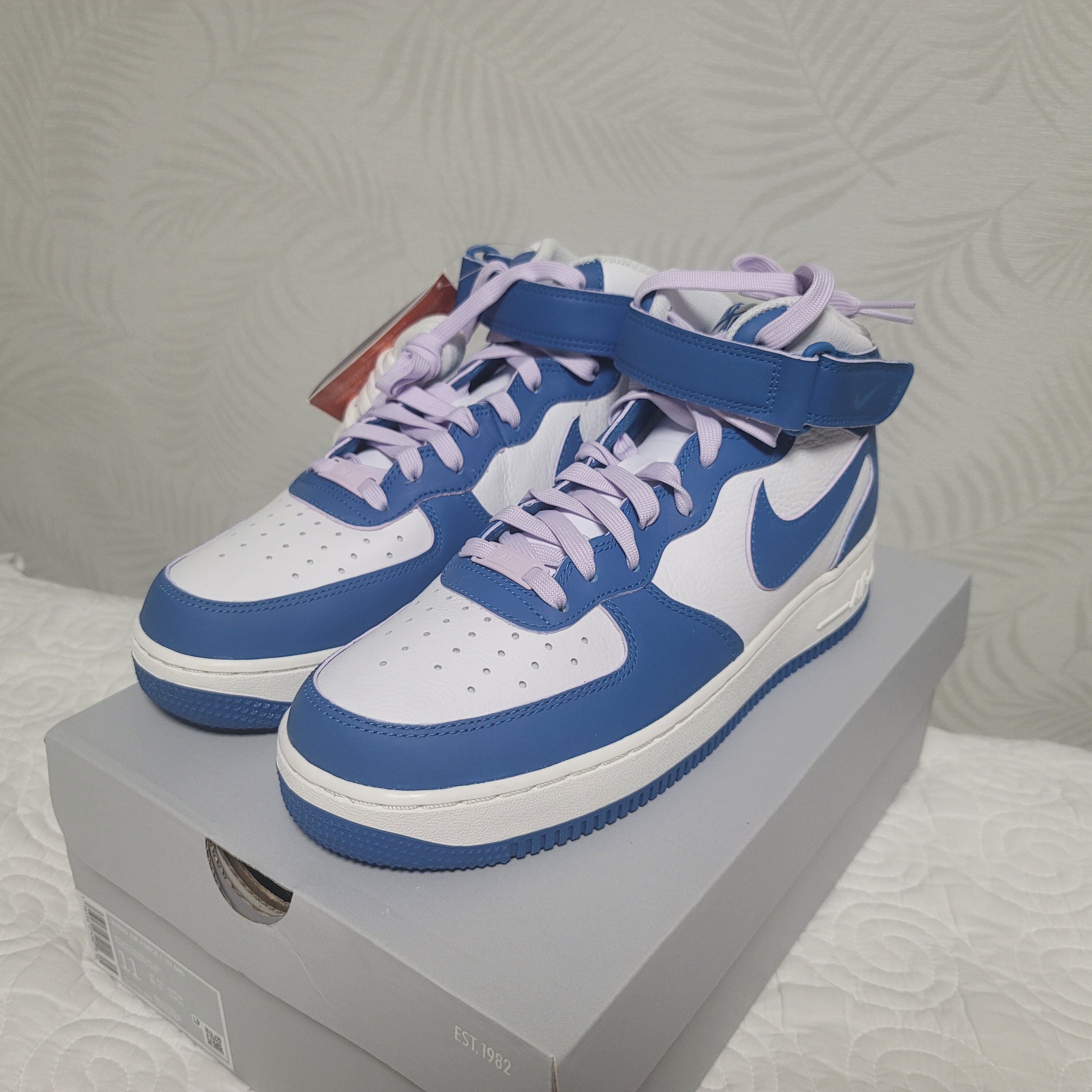 (W) Nike Air Force 1 Mid '07 Military Blue and Doll 착용 스타일 - 1
