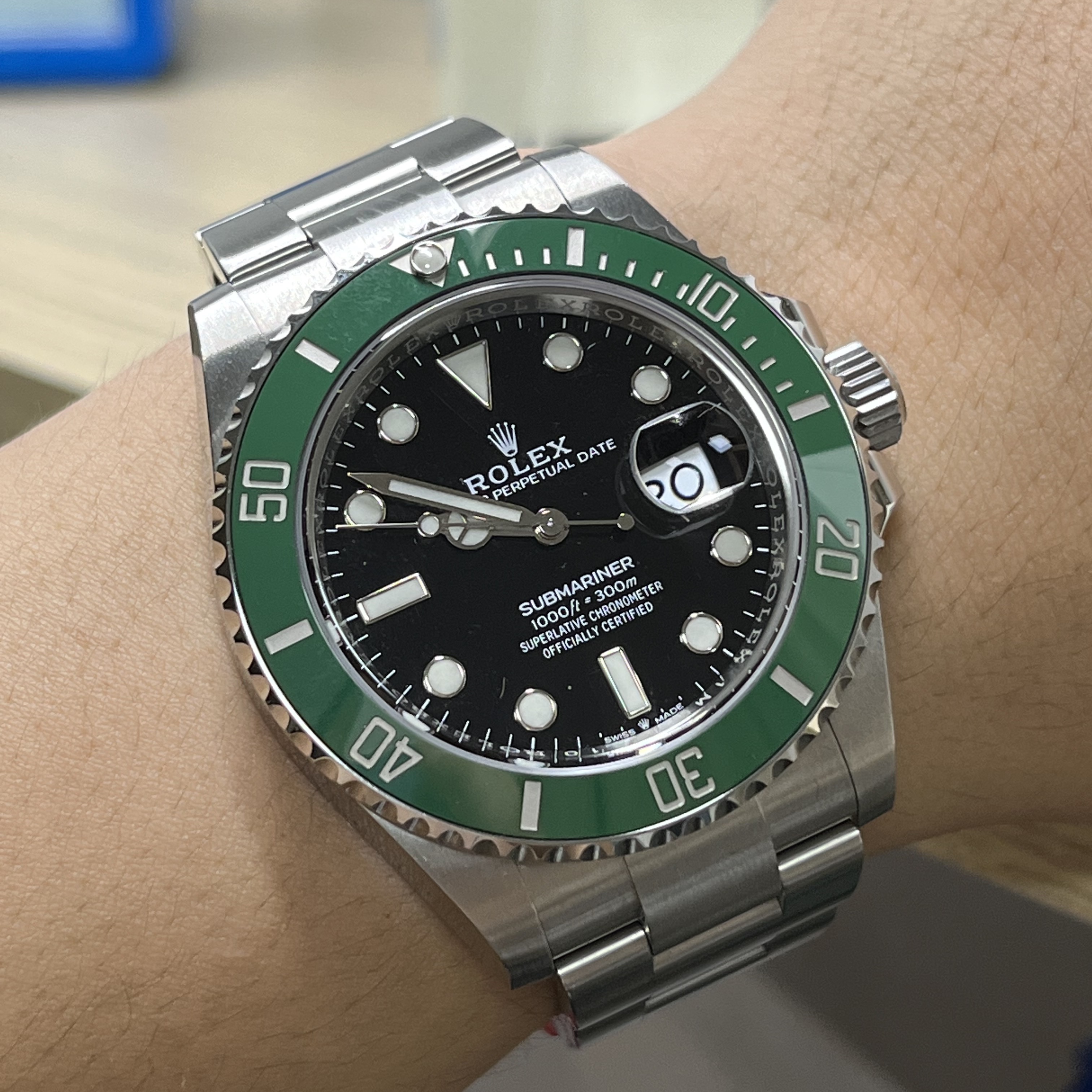 Rolex Submariner Date 41mm 126610LV Black Oyster 착용 스타일 - 4